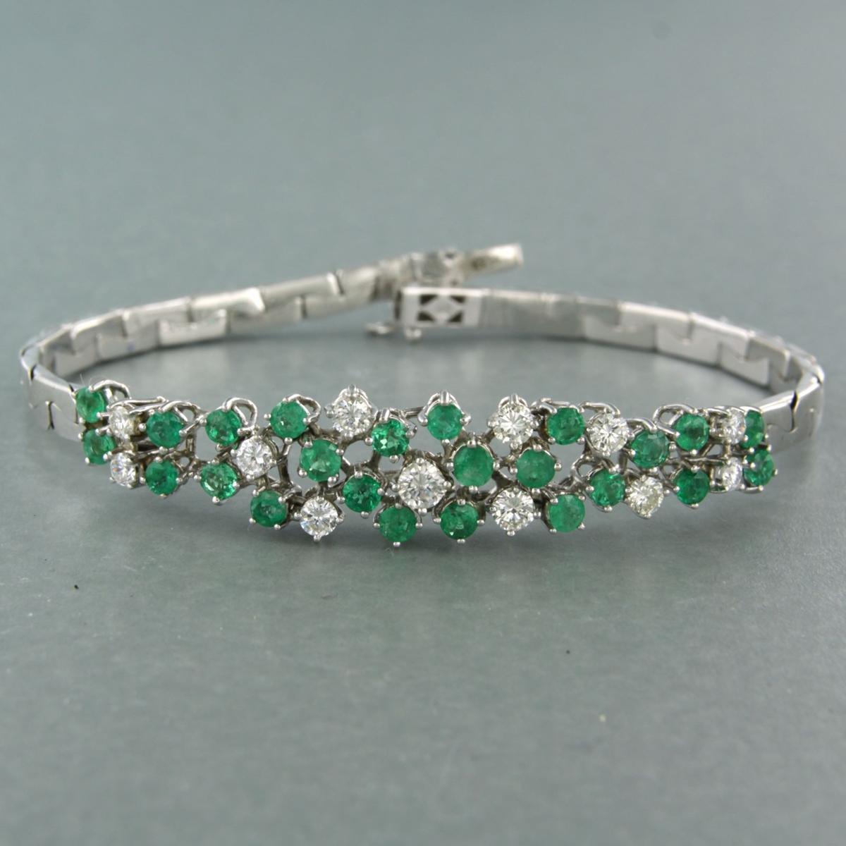 Modern Bracelot with emerald and diamonds 18k white gold For Sale