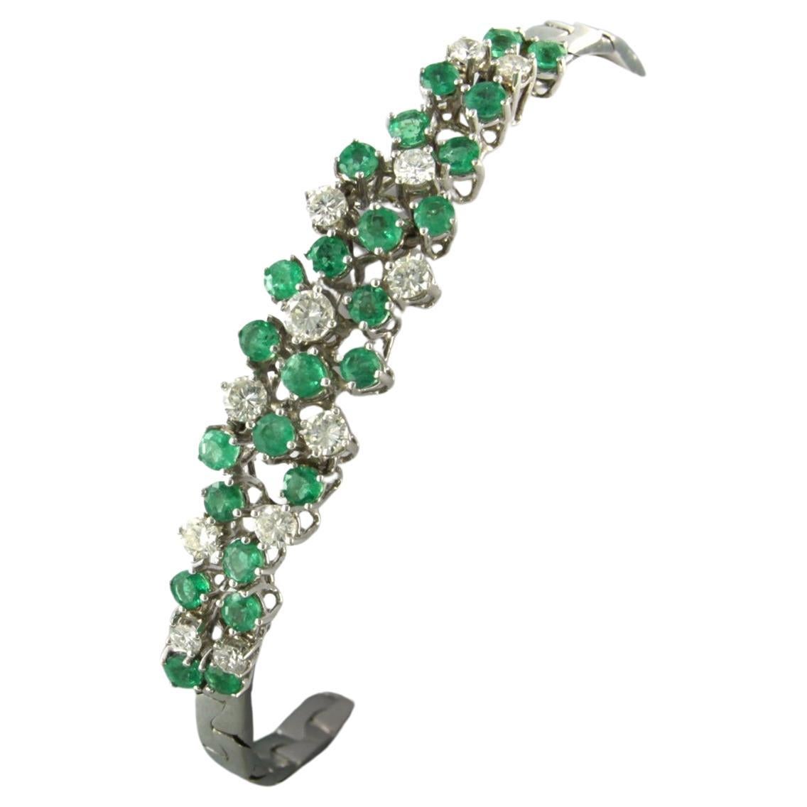 Armband mit Smaragd und Diamanten aus 18 Karat Weißgold im Angebot