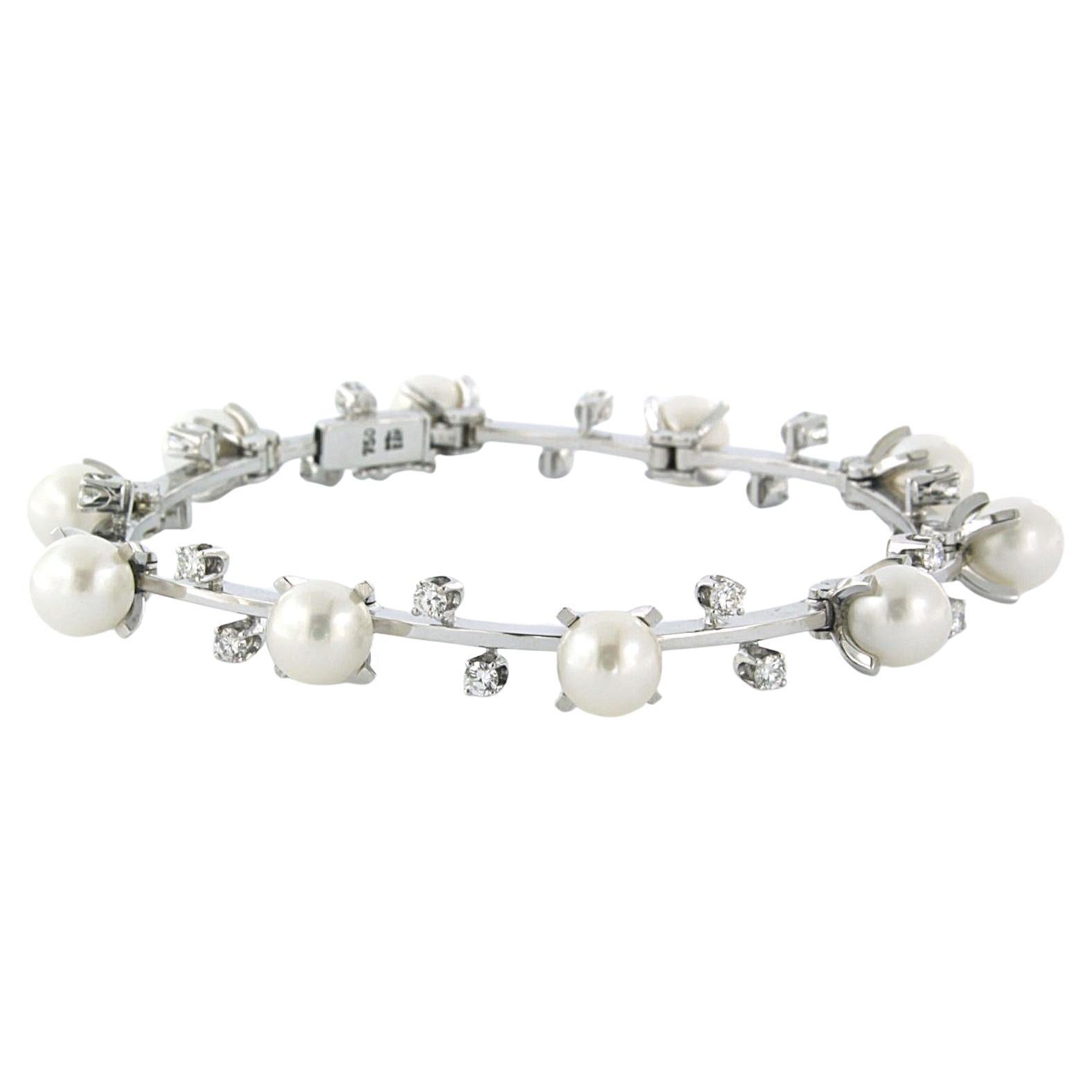 Bracelot with pearls and brilliant cut diamonds up to 040ct 18k white gold