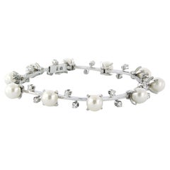Armband mit Perlen und Diamanten im Brillantschliff bis zu 0,40 Karat 18 Karat Weißgold