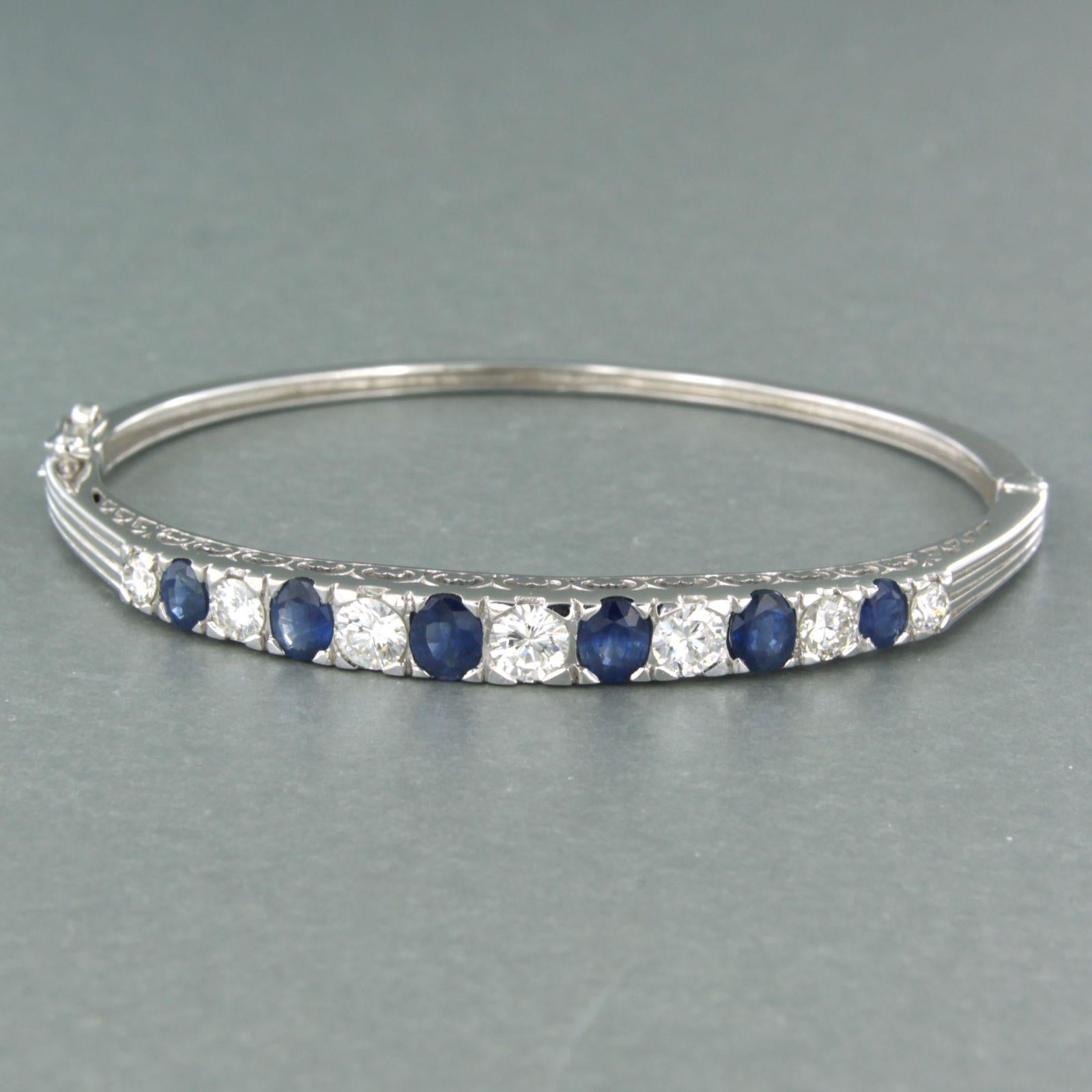 Bracelet en or blanc 14k serti d'un saphir et d'un diamant taille brillant - 6,2 cm x 5,5 cm

description détaillée :

la largeur de la bande du bracelet est de 3,7 mm et le haut du bracelet est de 5,5 mm.

la taille extérieure du bracelet est de