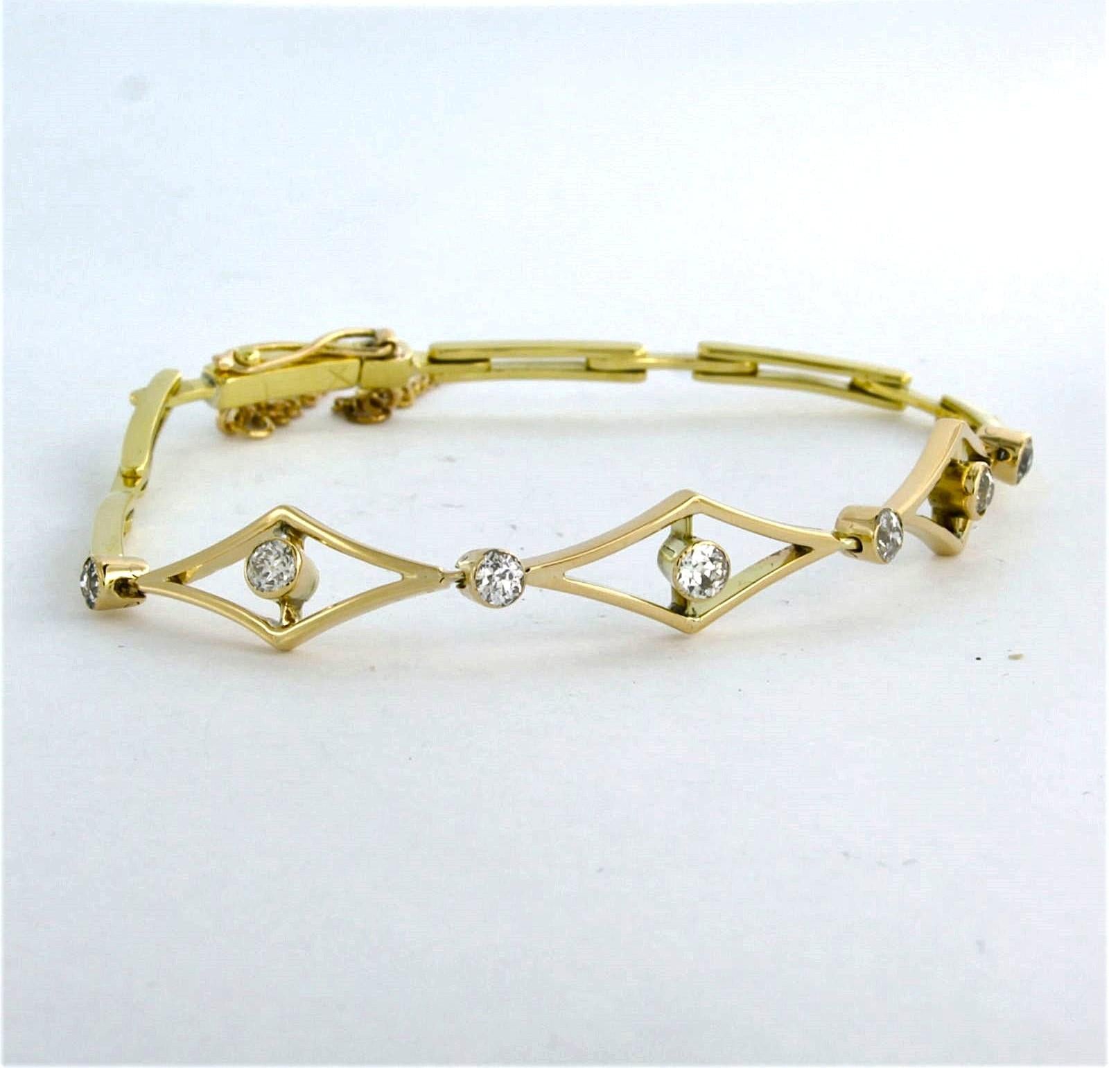 Bracciale a maglie in oro 14k bicolore con diamante taglio old mine lucido fino a 1,00ct - G/H - SI - lunghezza 19,5 cm

descrizione dettagliata:

la lunghezza del braccialetto è di 19,5 cm di lunghezza per 8,2 mm di larghezza

peso 9,7