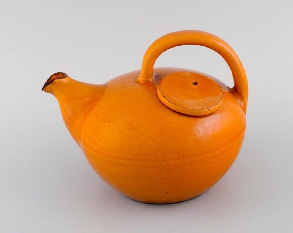 Brack & Sønner, Denmark. Teapot in glazed stoneware. Beautiful glaze in orange shades. Mid-20th century.
Measures: 20.5 x 15.5 cm.
In excellent condition.
Stamped.