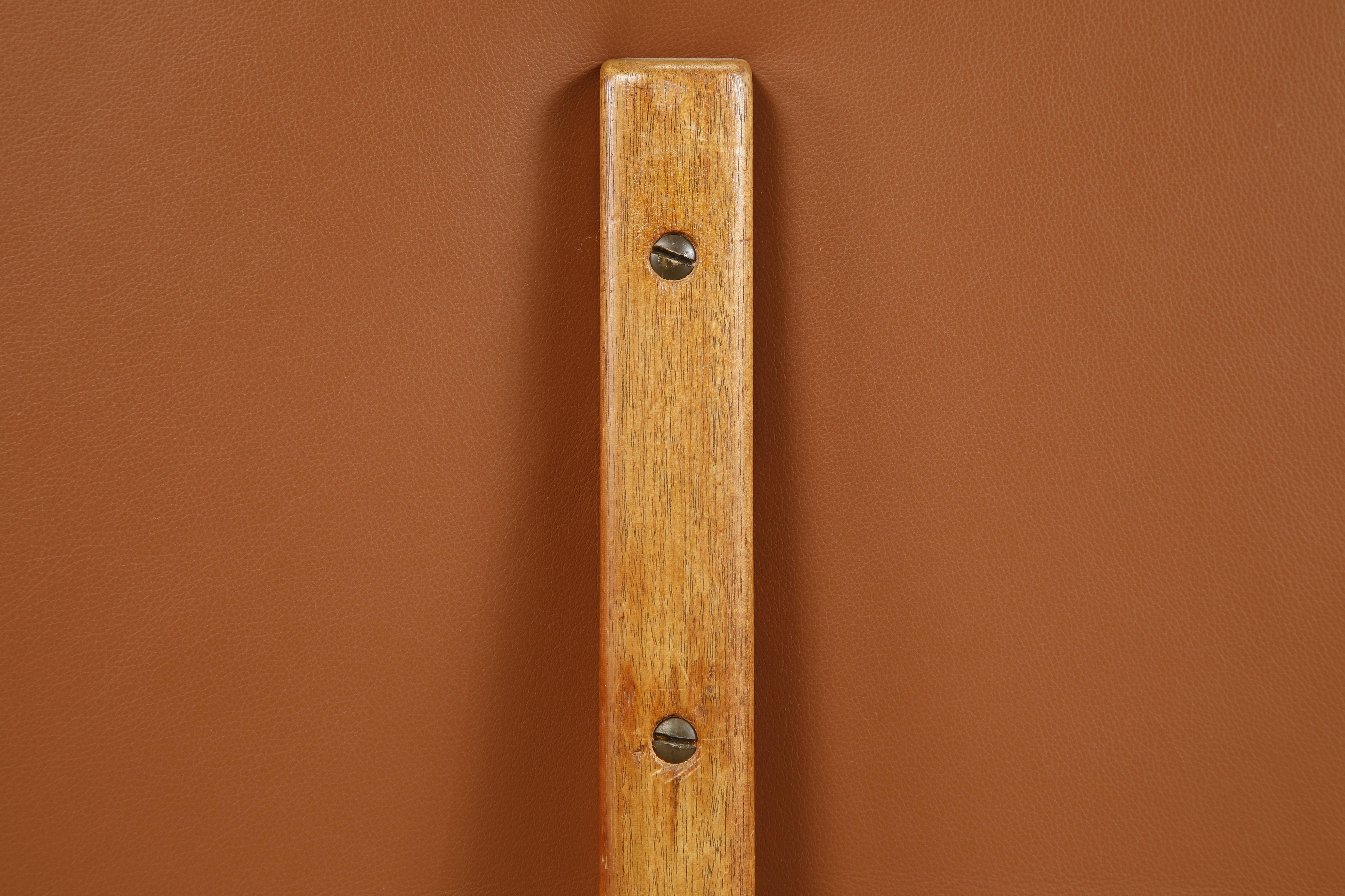 Canapé Bracket-Back modèle n°133 en acajou et cuir de Dunbar, vers 1955 en vente 12