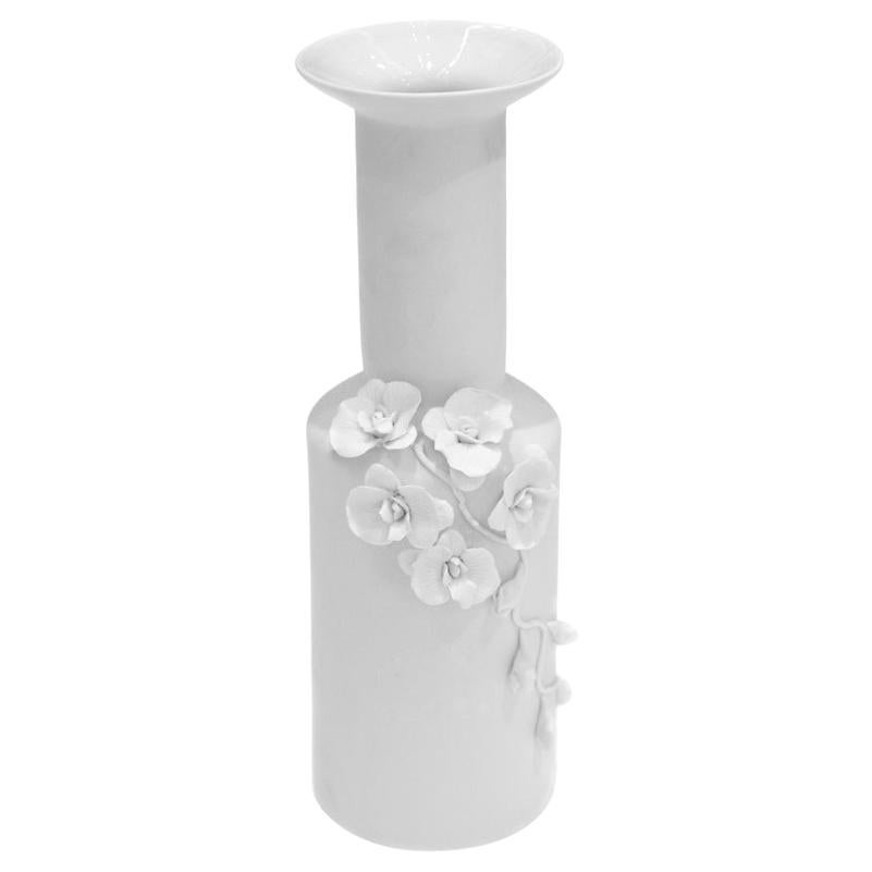 Bract Vase in White Ceramic by CuratedKravet