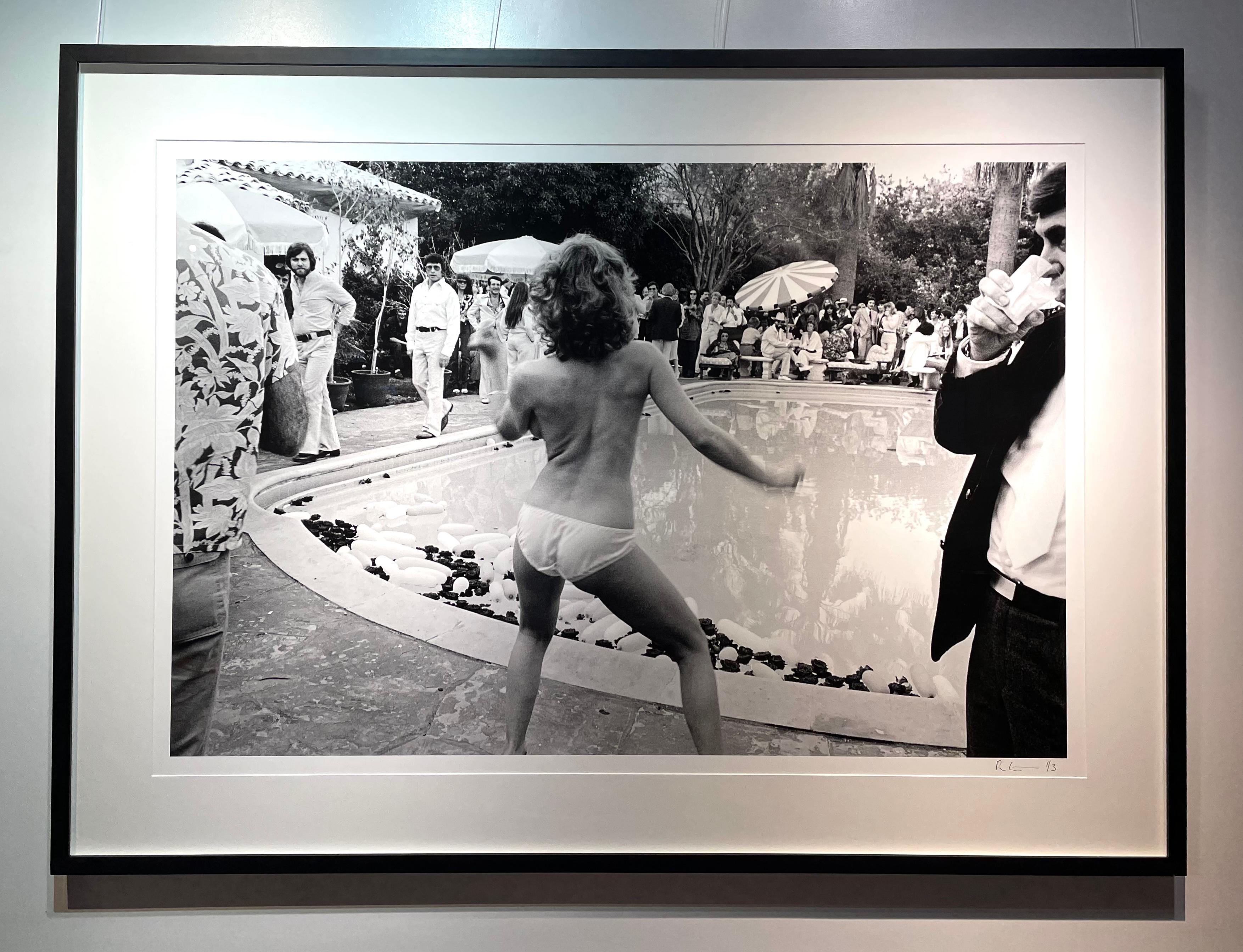 Un dîner de bain à Beverly Hills, 1977 - Photograph de Brad Elterman