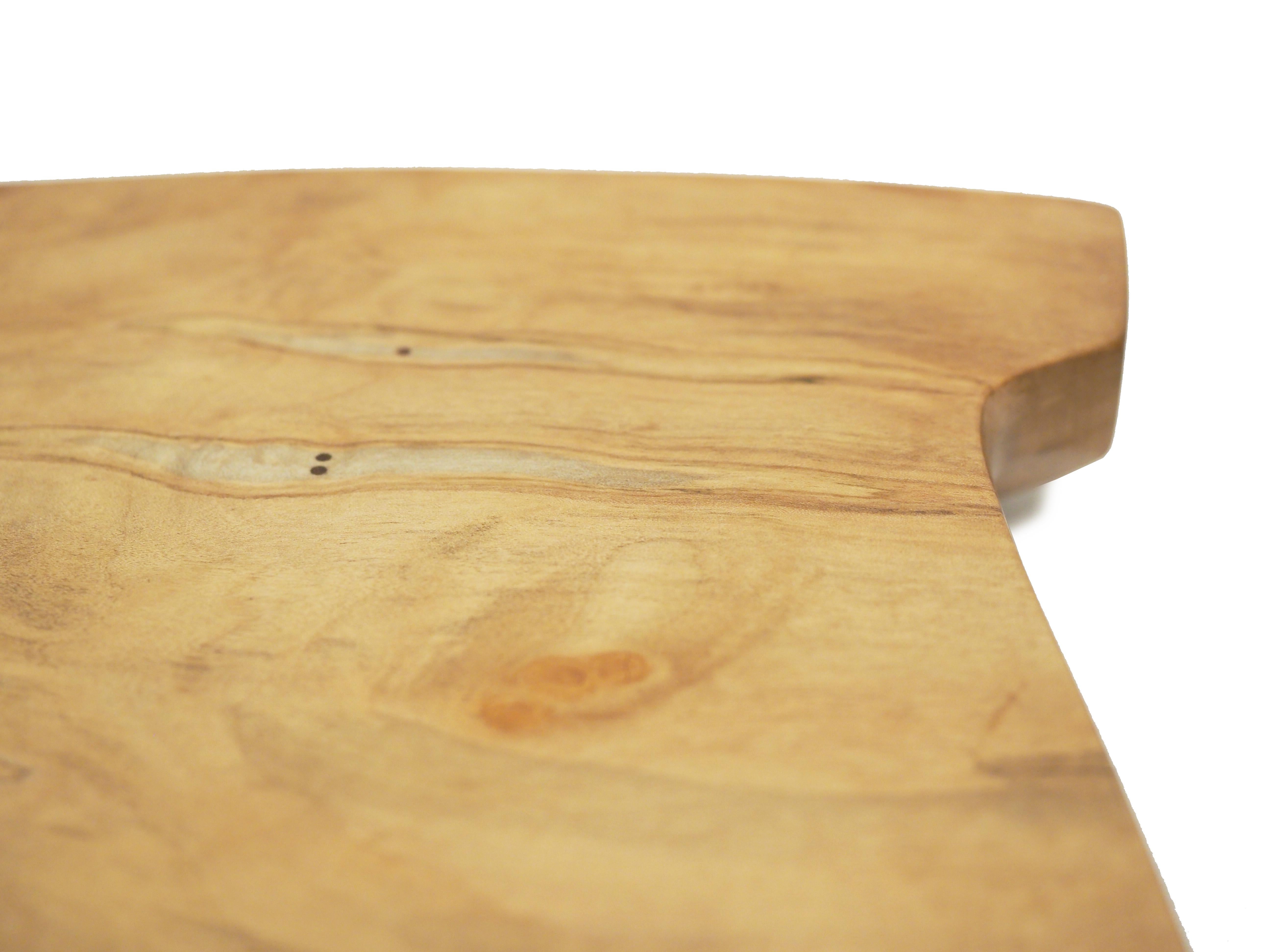 Cutting Board, réalisée par l'artiste Brad Sells de Nashville, est une magnifique sculpture en bois d'érable. Cette pièce ferait un excellent ajout à n'importe quelle maison !