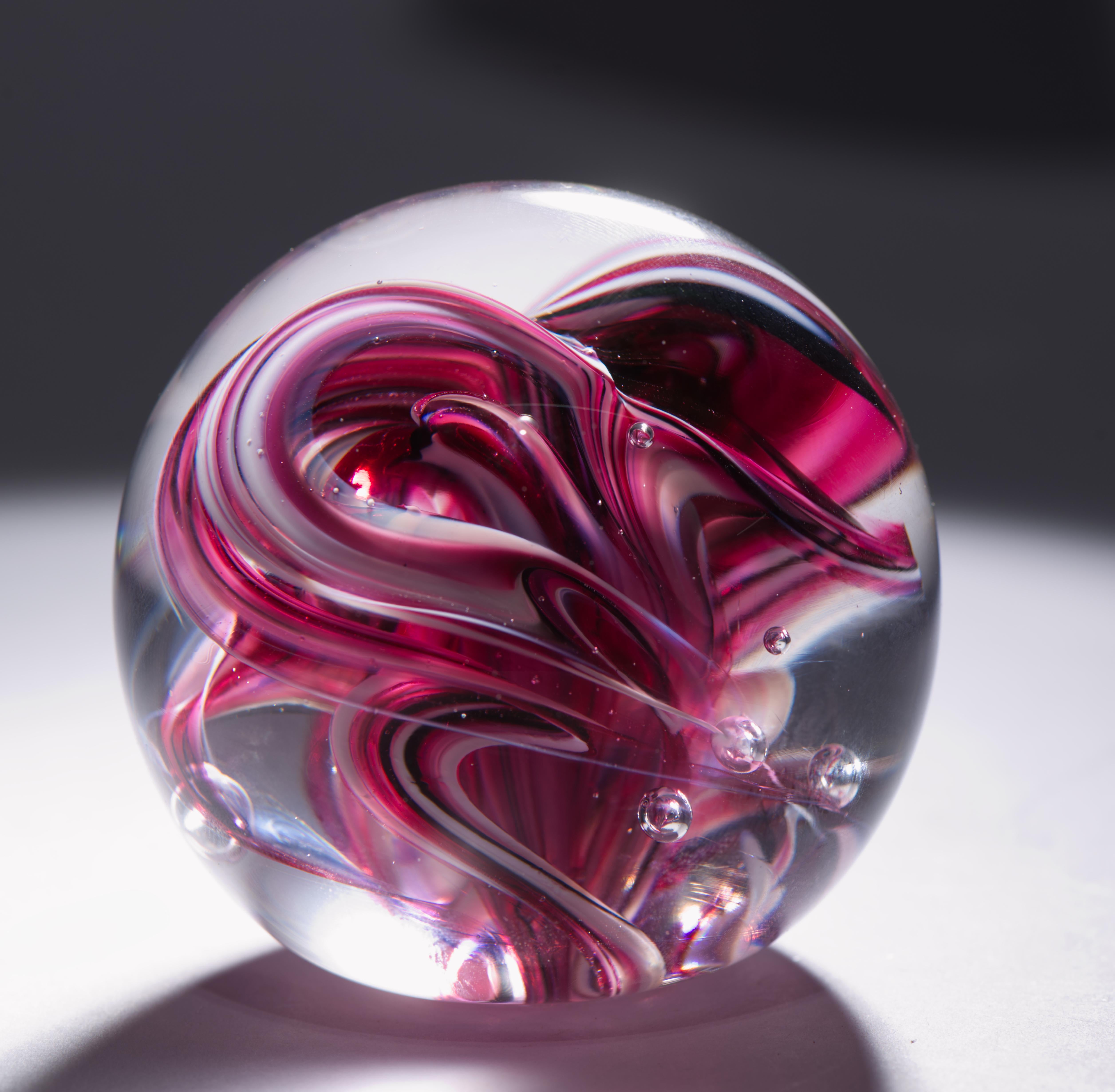 Brad Shute Abstract Red & White Paperweight, American Art Glass In Good Condition For Sale In Clifton Springs, NY