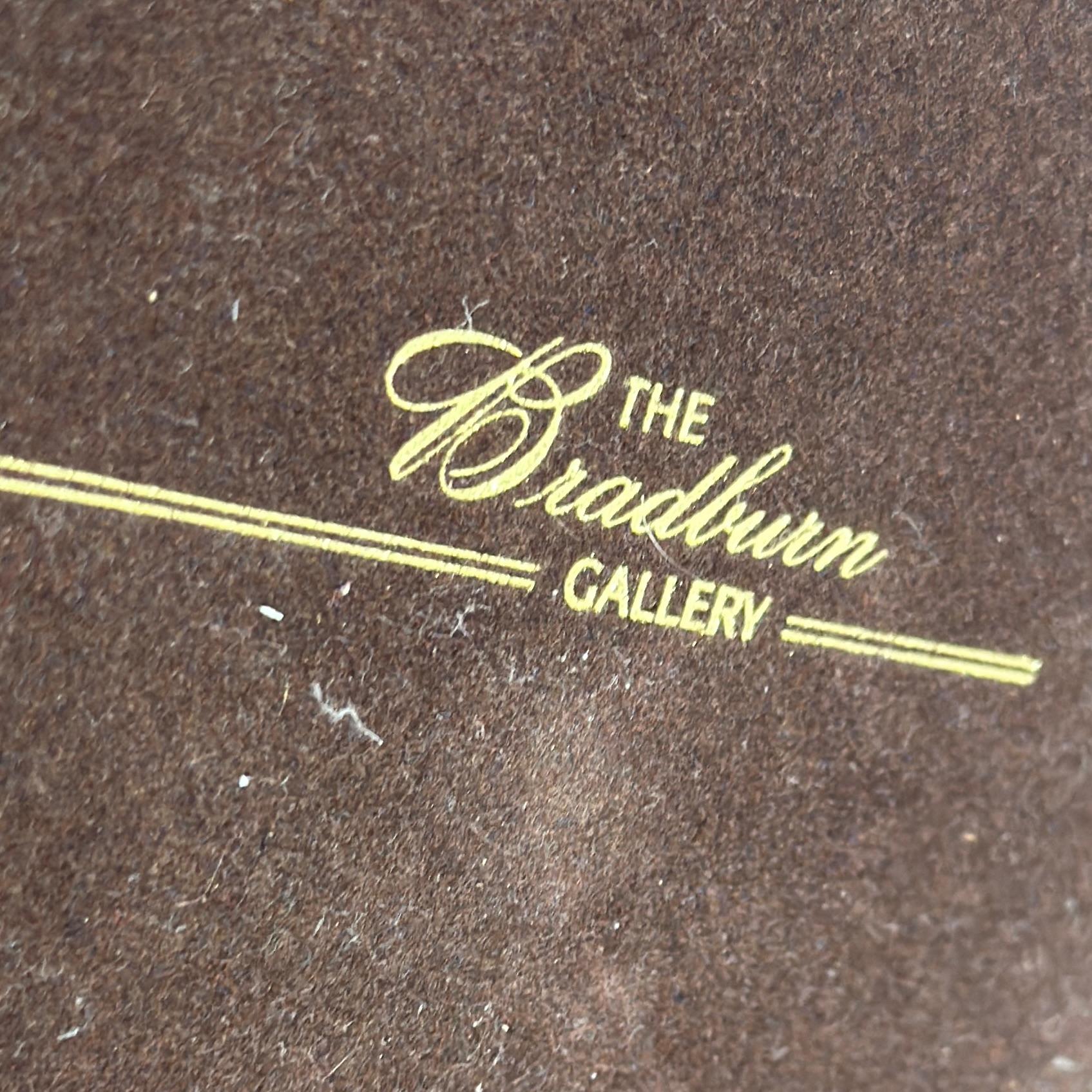 Bradburn Gallery Lámpara de mesa pintada a mano con accesorios de latón en venta 2