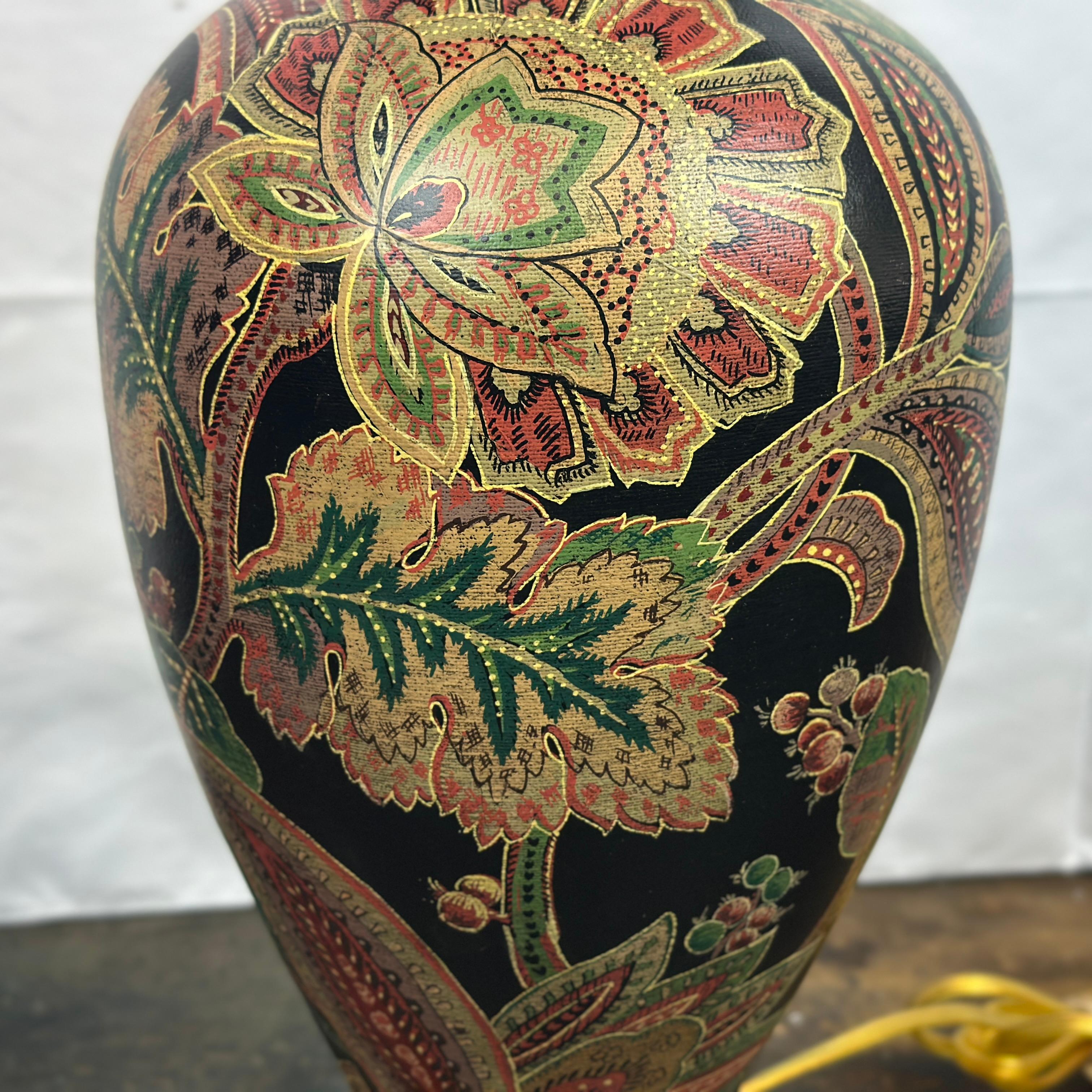 Bradburn Gallery Lámpara de mesa pintada a mano con accesorios de latón Pintado a mano en venta