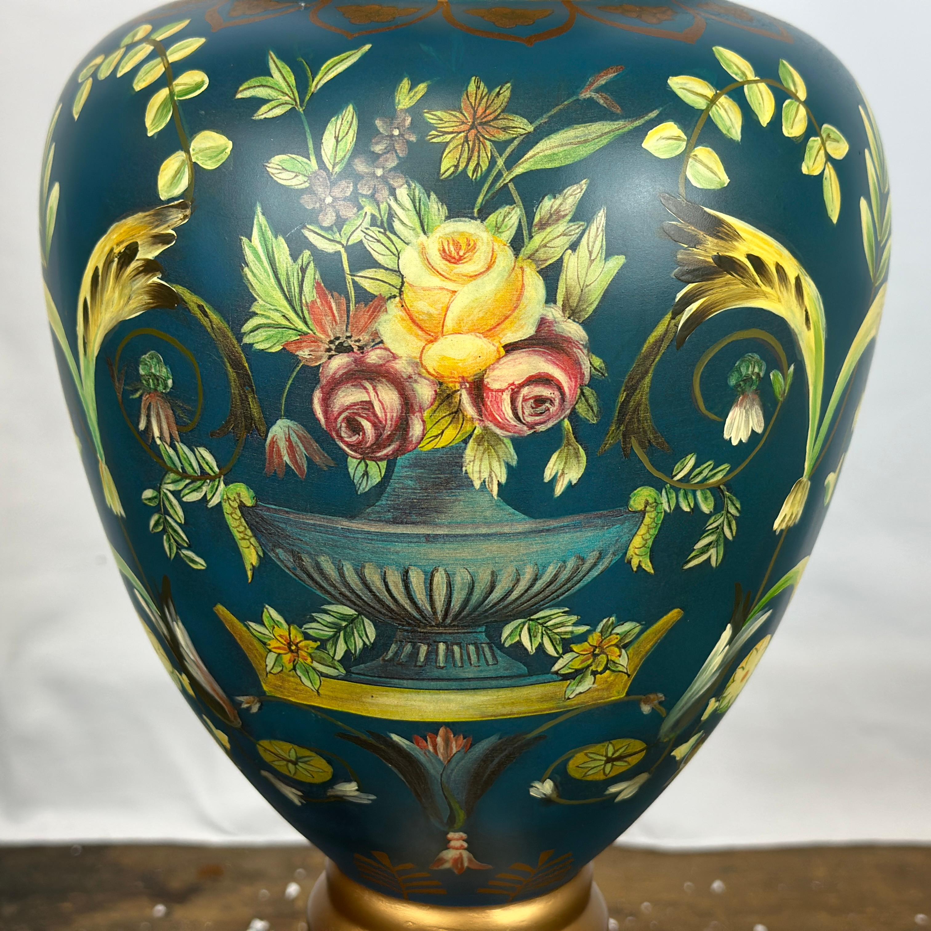 Bradburn Gallery Lámpara de Sobremesa Urna Pintada a Mano en Azul Cerúleo y Oro en venta 3