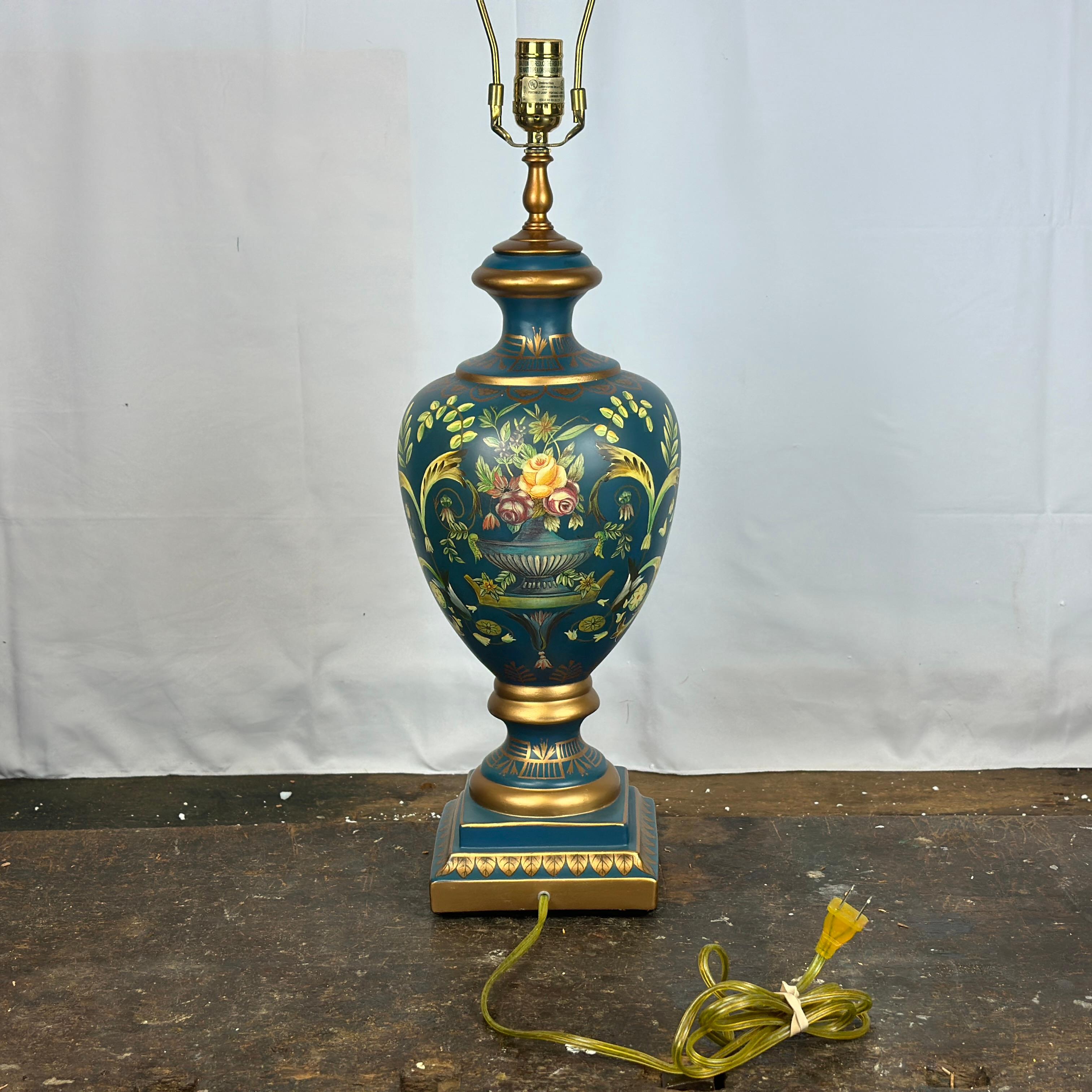 Bradburn Gallery Lámpara de Sobremesa Urna Pintada a Mano en Azul Cerúleo y Oro Pintado a mano en venta