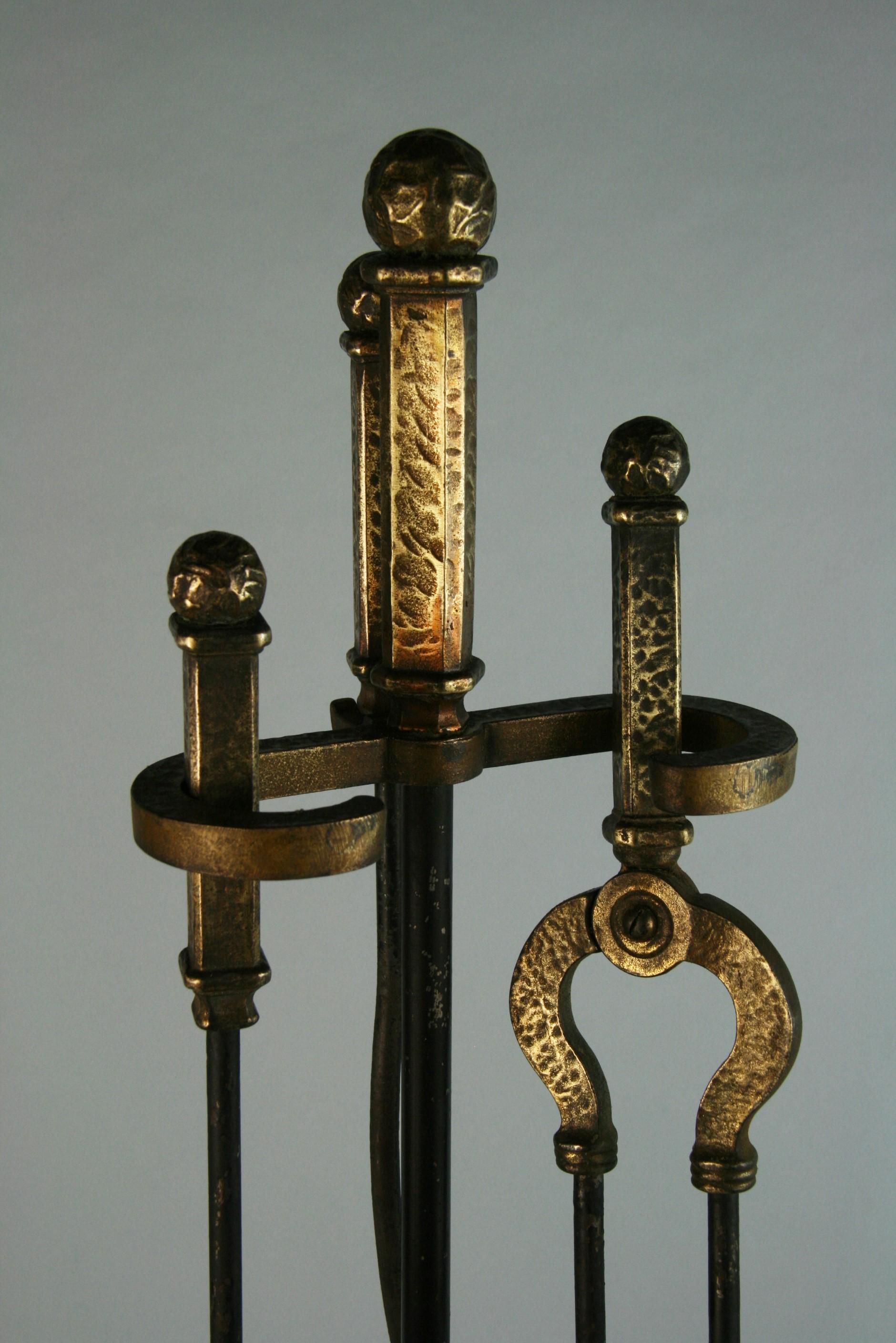 Bradley and Hubbard Fireplace Tool Set circa 1920's In Good Condition In Douglas Manor, NY