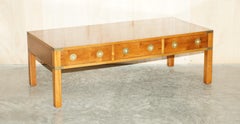 Table de campagne BRADLEY FURNITURE BURR YEW & ELM BRASS MiLITARY CAMPAIGN 3 DRAWER COFFEE TABLE