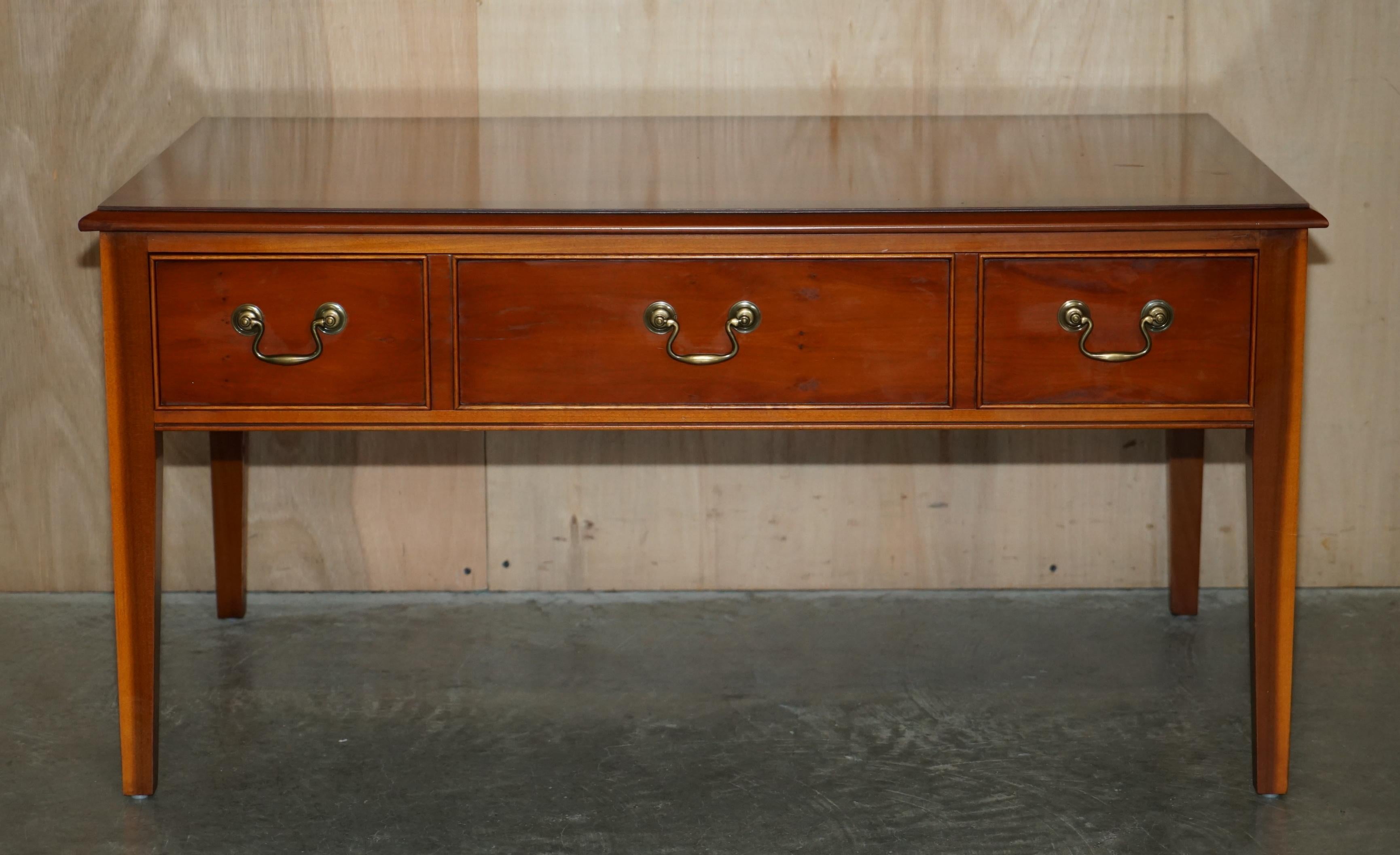 Royal House Antiques

Royal House Antiques is delighted to offer for sale this lovely condition Bradley Furniture twin drawer Burr Yew wood coffee table with rare twin slip butlers serving trays 

Please note the delivery fee listed is just a