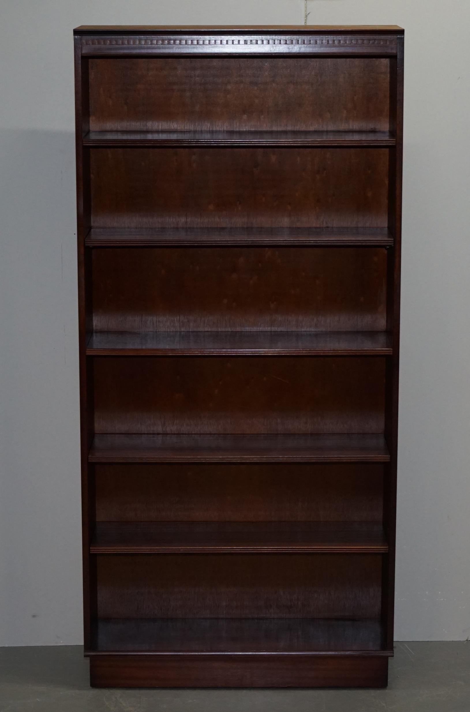 We are delighted to offer for sale this lovely Bradley Furniture England 1989 mahogany library bookcase with height adjustable shelves

A nice looking hand made in England Library bookcase. This is a very utilitarian piece with most of the shelves