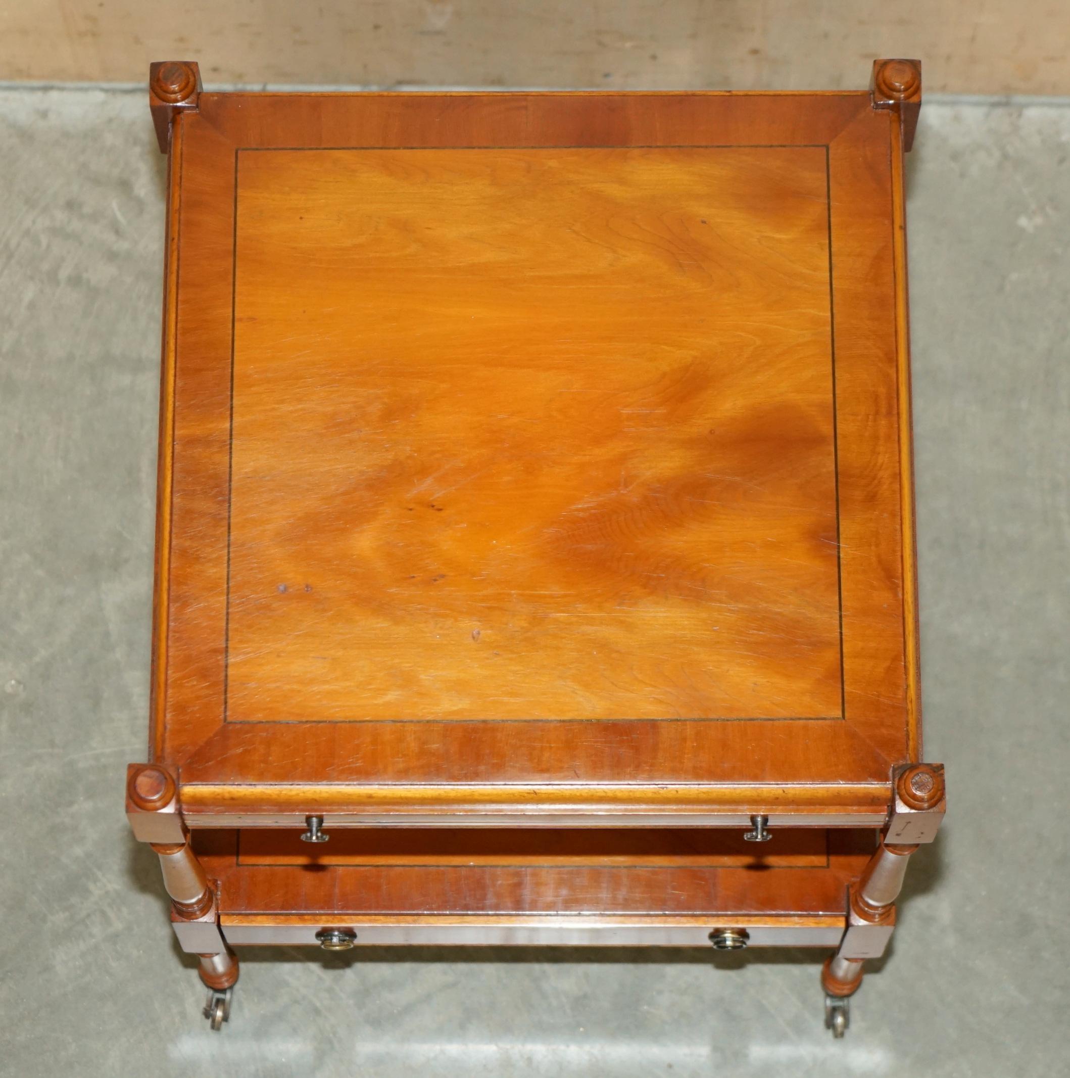 BRADLEY FURNITURE STAMPED FLAMED MAHOGANY SIDE TABLE WITH BUTLERS SERVING TRAy For Sale 5