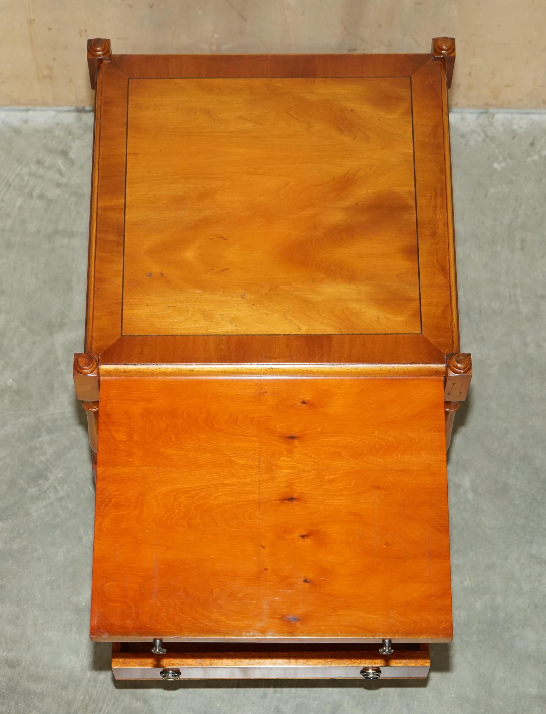 BRADLEY FURNITURE STAMPED FLAMED MAHOGANY SIDE TABLE WITH BUTLERS SERVING TRAy For Sale 10