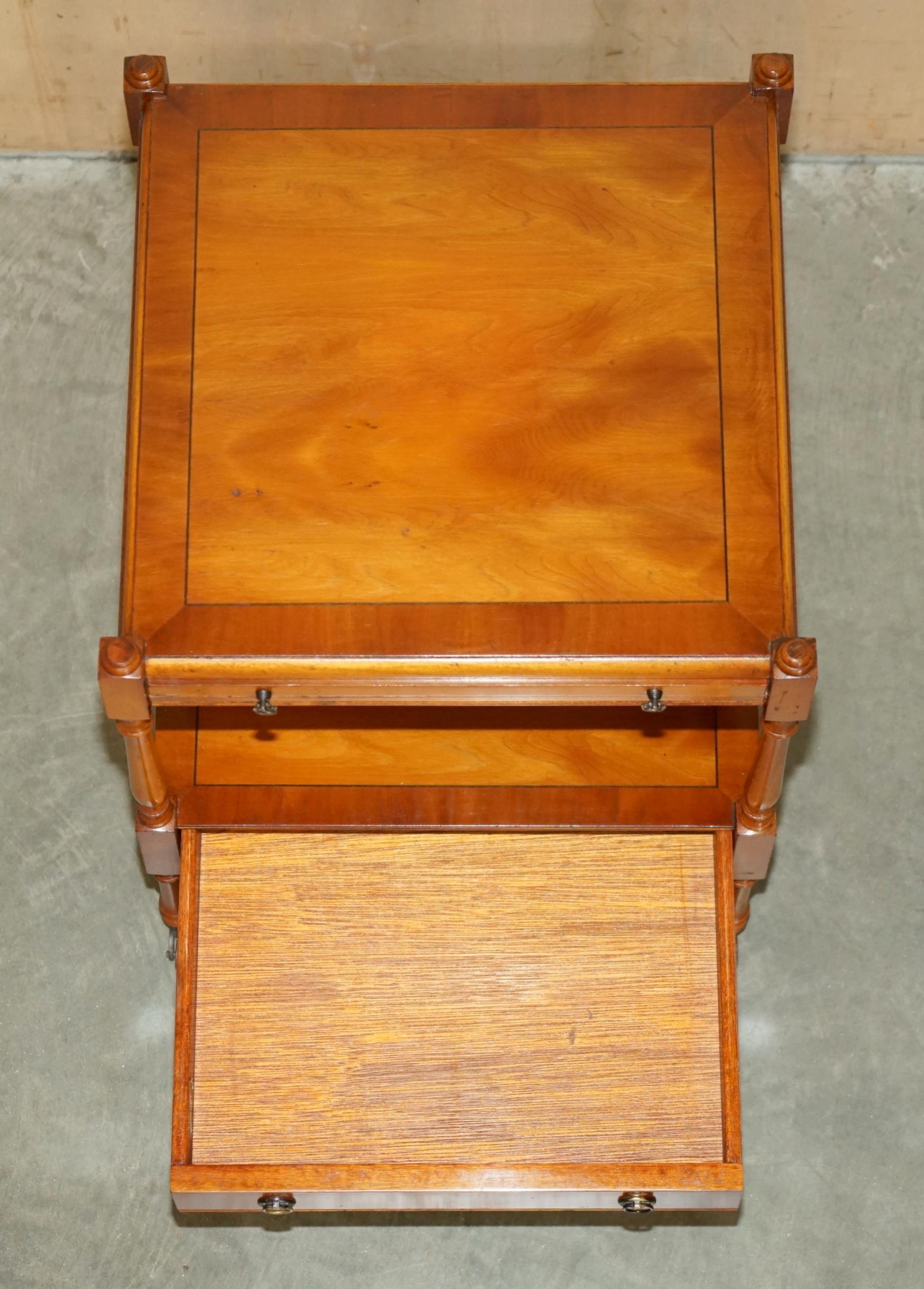 BRADLEY FURNITURE STAMPED FLAMED MAHOGANY SIDE TABLE WITH BUTLERS SERVING TRAy For Sale 11