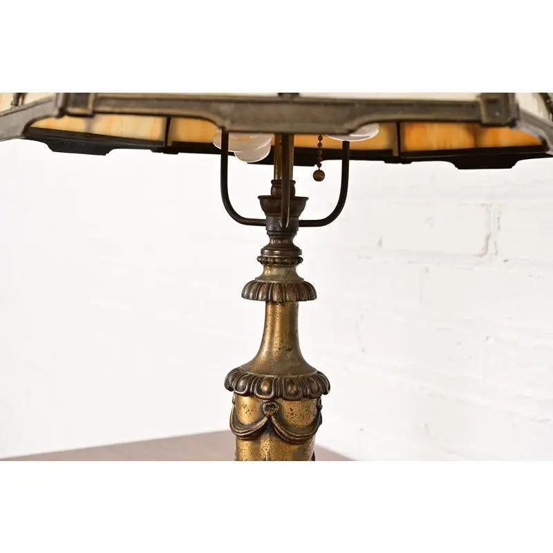 Bradley & Hubbard Antigua lámpara de sobremesa de cristal de escoria Art Nouveau, circa 1910 en venta 4