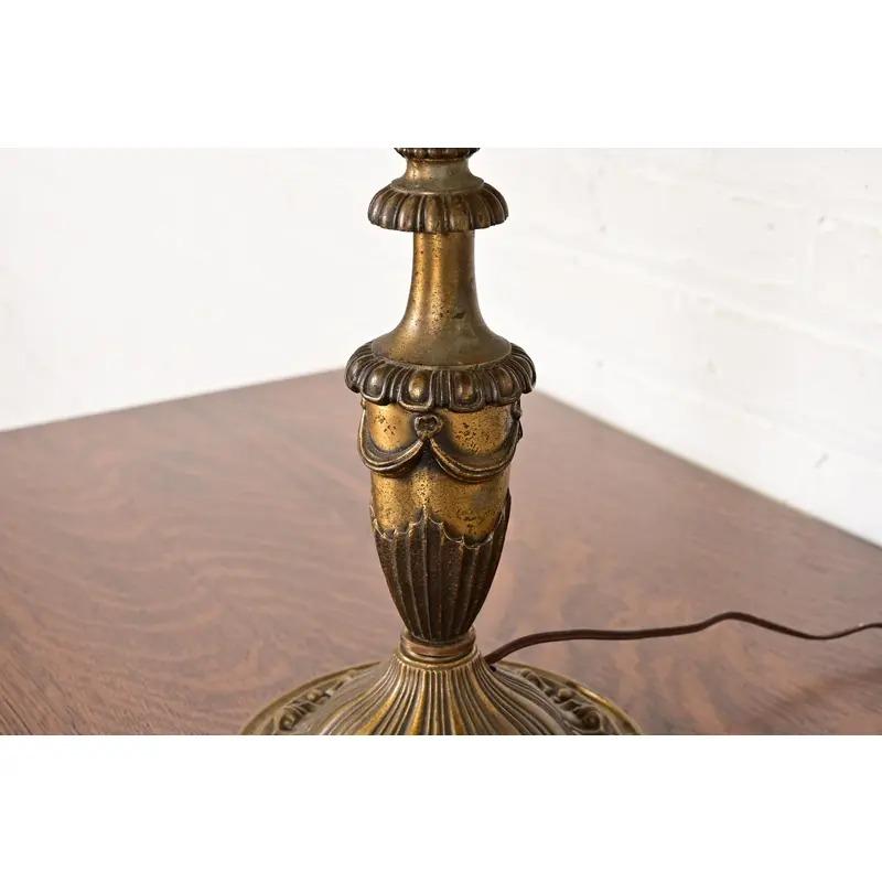 Bradley & Hubbard Antigua lámpara de sobremesa de cristal de escoria Art Nouveau, circa 1910 en venta 5