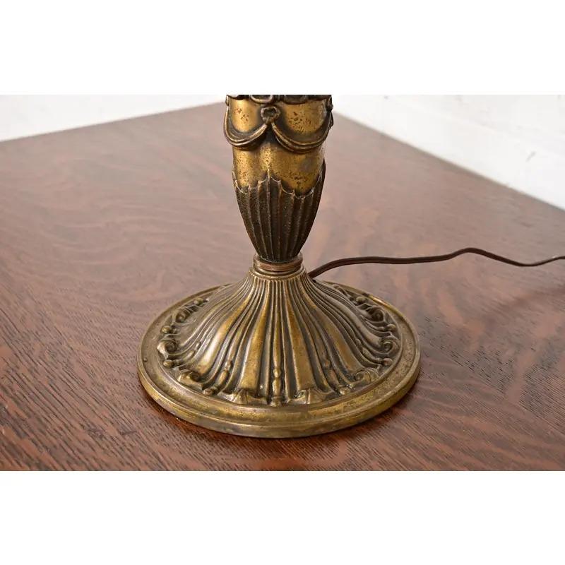 Bradley & Hubbard Antigua lámpara de sobremesa de cristal de escoria Art Nouveau, circa 1910 en venta 6