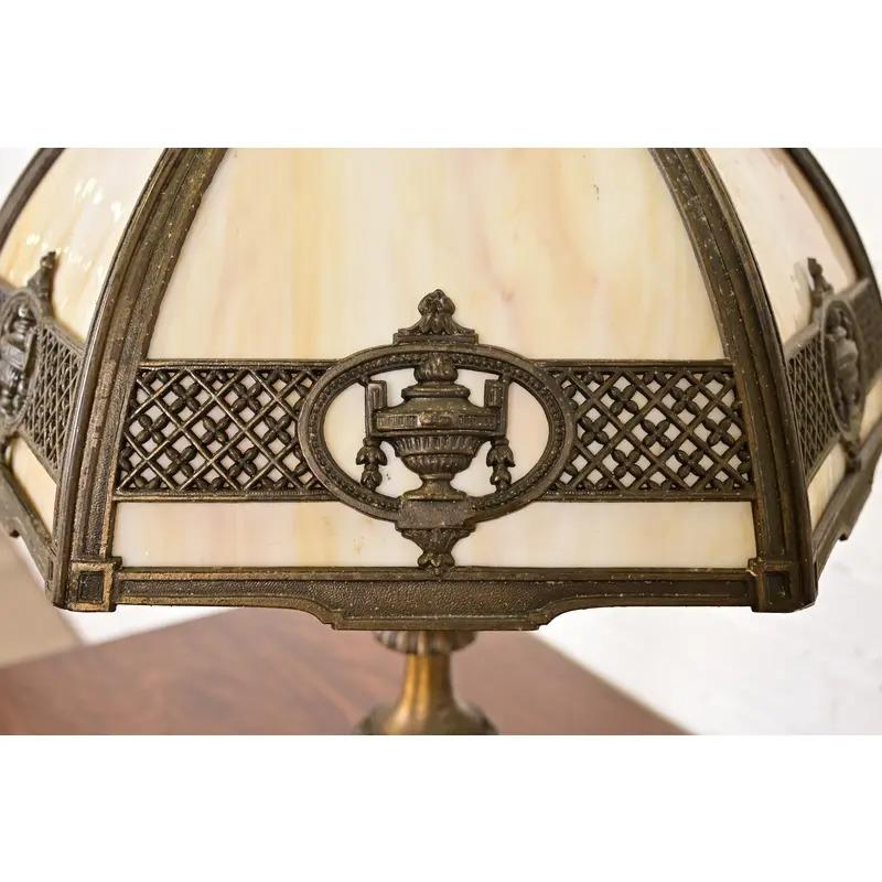 Bradley & Hubbard Antigua lámpara de sobremesa de cristal de escoria Art Nouveau, circa 1910 en venta 3