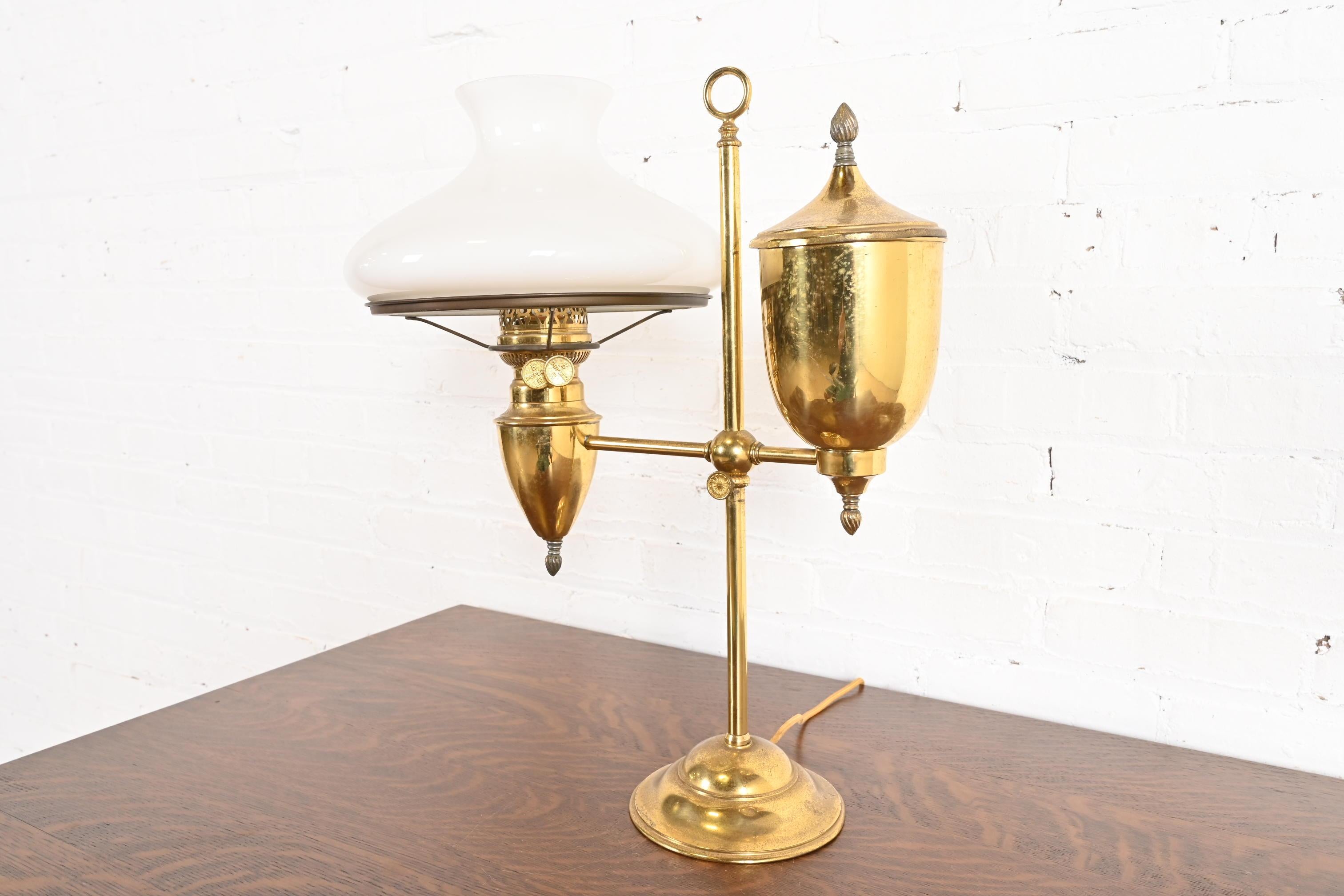 Américain Bradley & Hubbard Lampe d'étudiant en laiton, ancienne, Arts & Crafts en vente