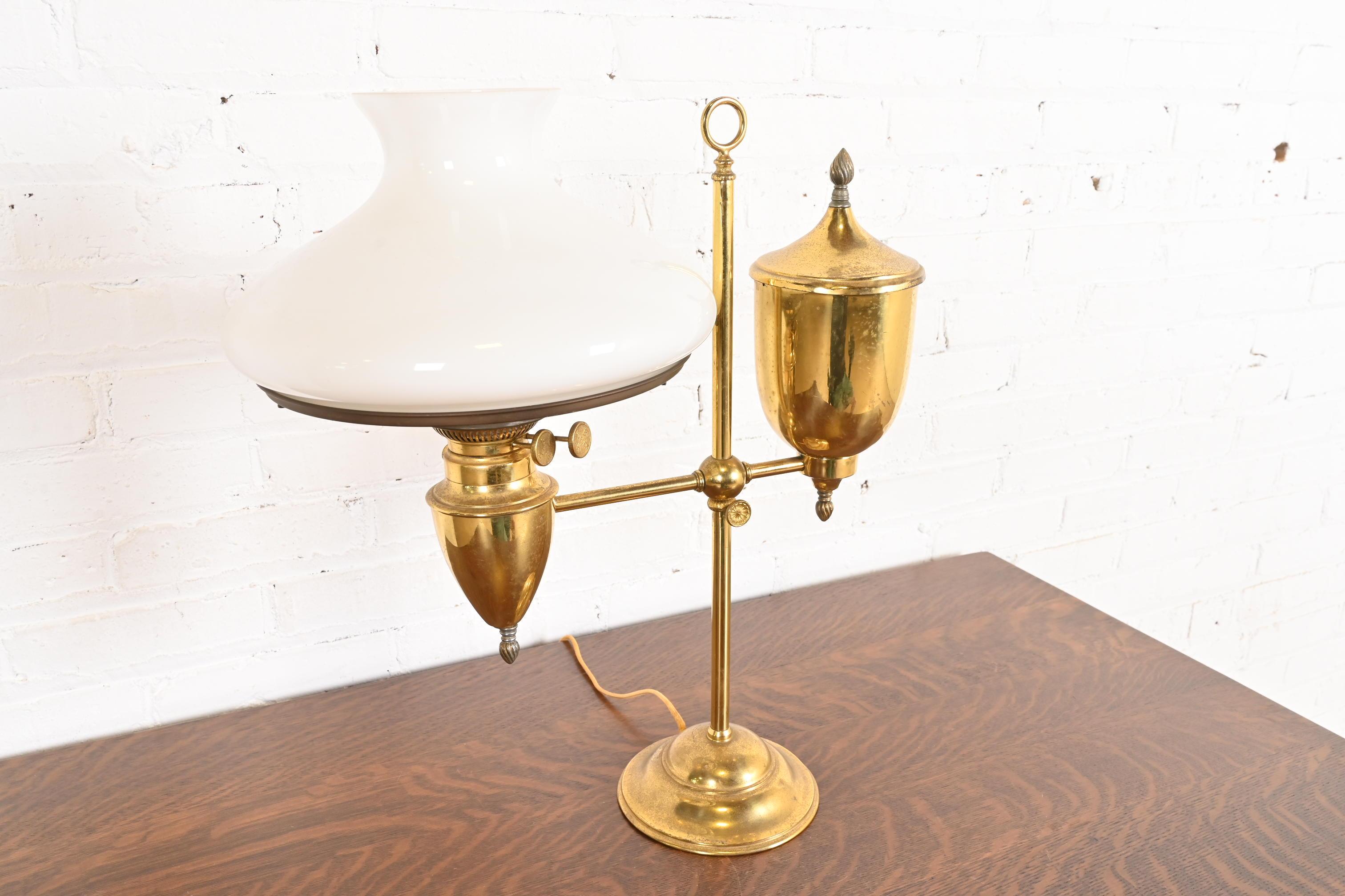 Bradley & Hubbard Lampe d'étudiant en laiton, ancienne, Arts & Crafts Bon état - En vente à South Bend, IN