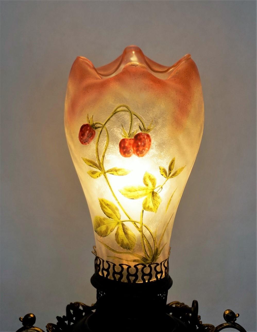 Bradley & Hubbard Kerosin-Lampe mit handbemaltem Hurricane-Glas, elektrifiziert im Angebot 4