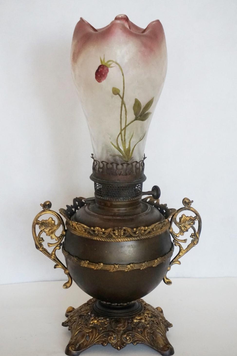 Bradley & Hubbard Kerosin-Lampe mit handbemaltem Hurricane-Glas, elektrifiziert (Viktorianisch) im Angebot
