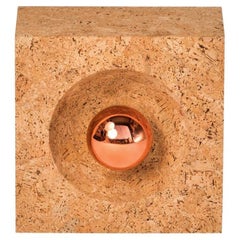 "Braga" Lámpara de pared o sobremesa de corcho macizo de Facto Atelier Paris