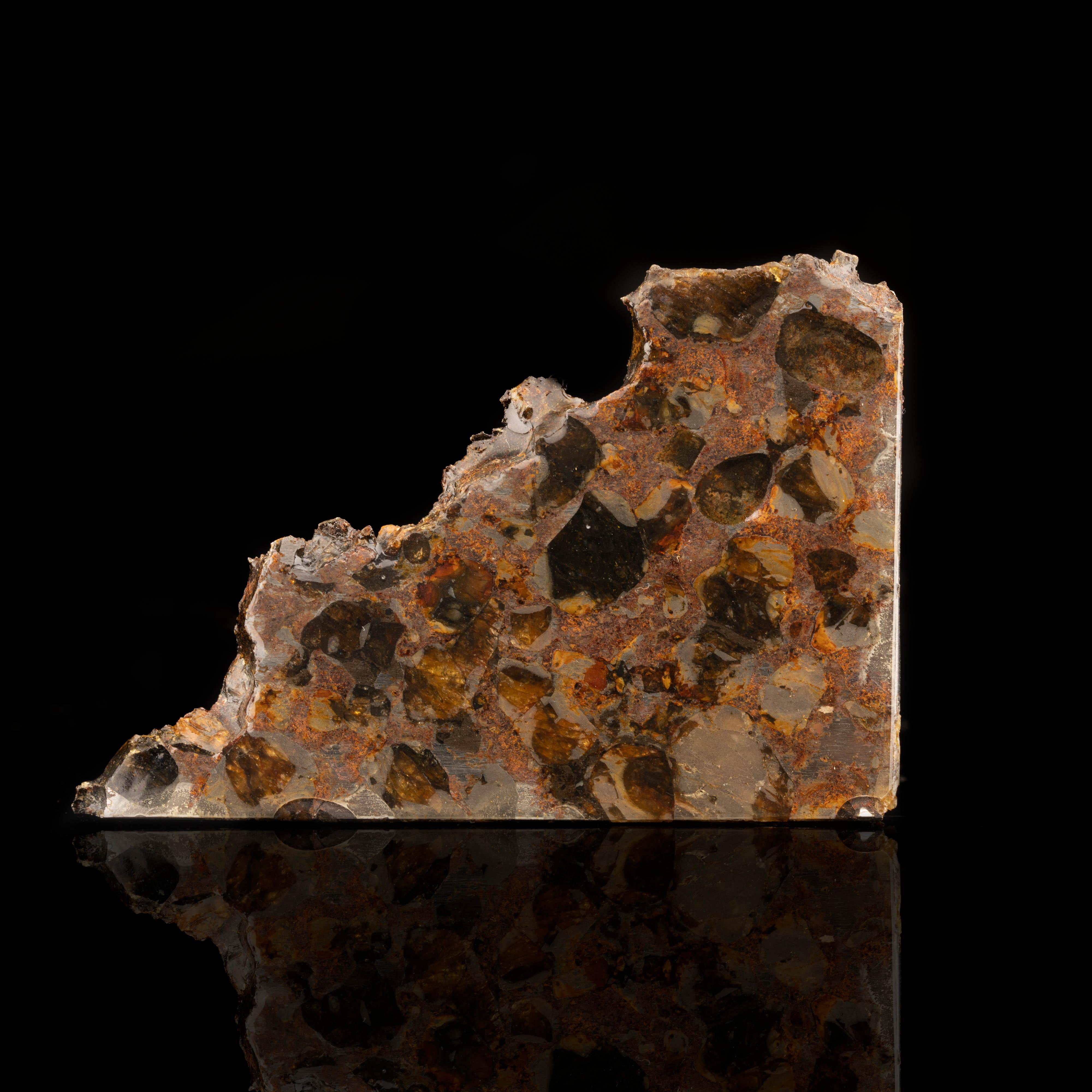 Cette météorite provient de la Collection of Parts et faisait autrefois partie de la collection privée de Robert A. Haag, Meteorite Man. Il comprend un certificat d'authenticité signé par Haag et est présenté dans une boîte de présentation