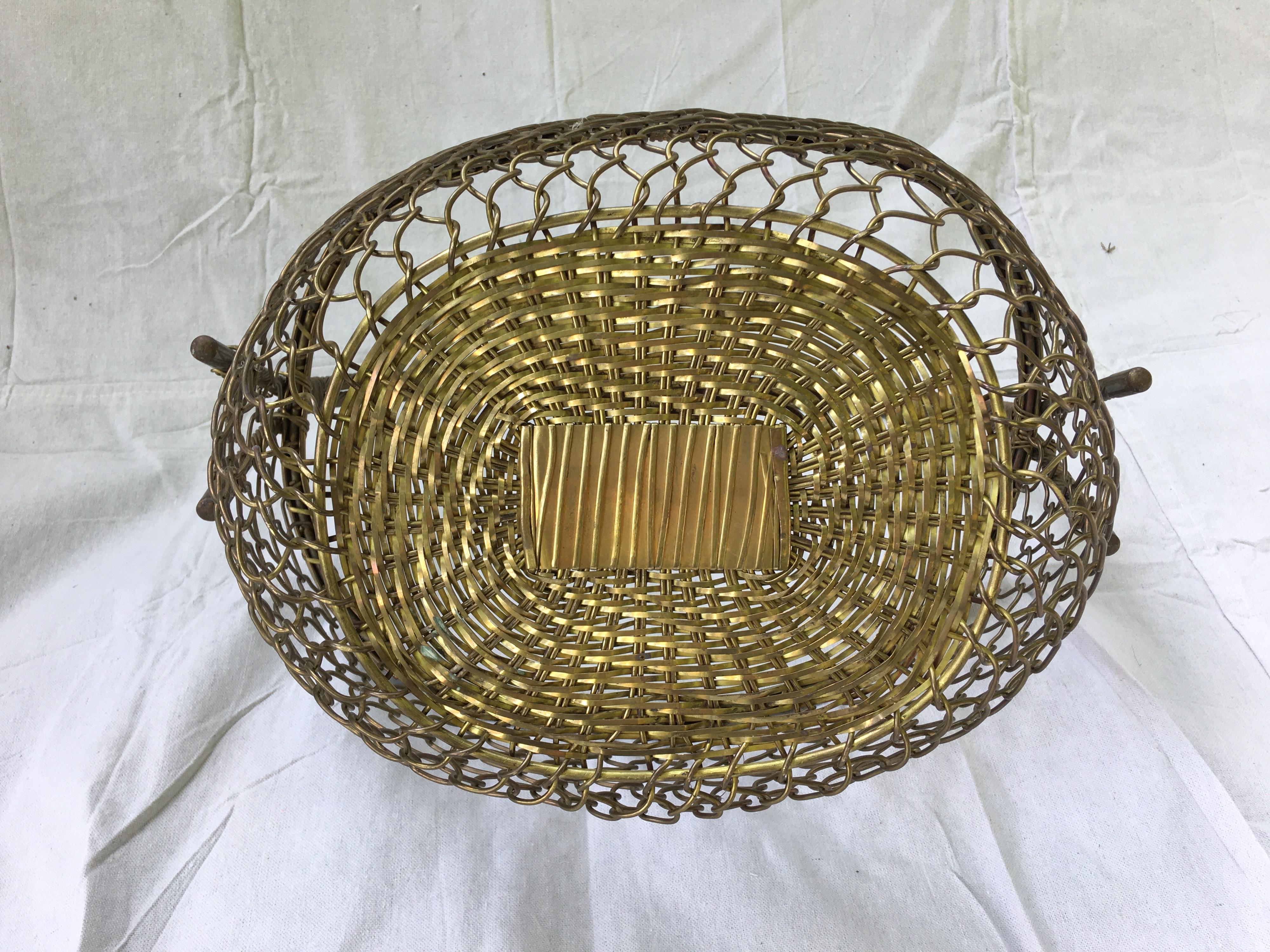 Braided Brass Basket In Good Condition In Philadelphia, PA