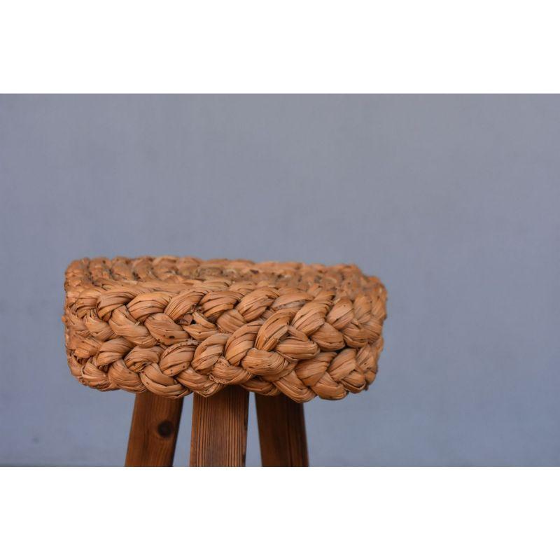 1940 Braided rattan bar stool in the spirit of Audoux Minet, 83 cm high by 32 cm wide and 30 cm deep.

Additional information:
Style: 40s 60s
Material: Wicker & Rattan