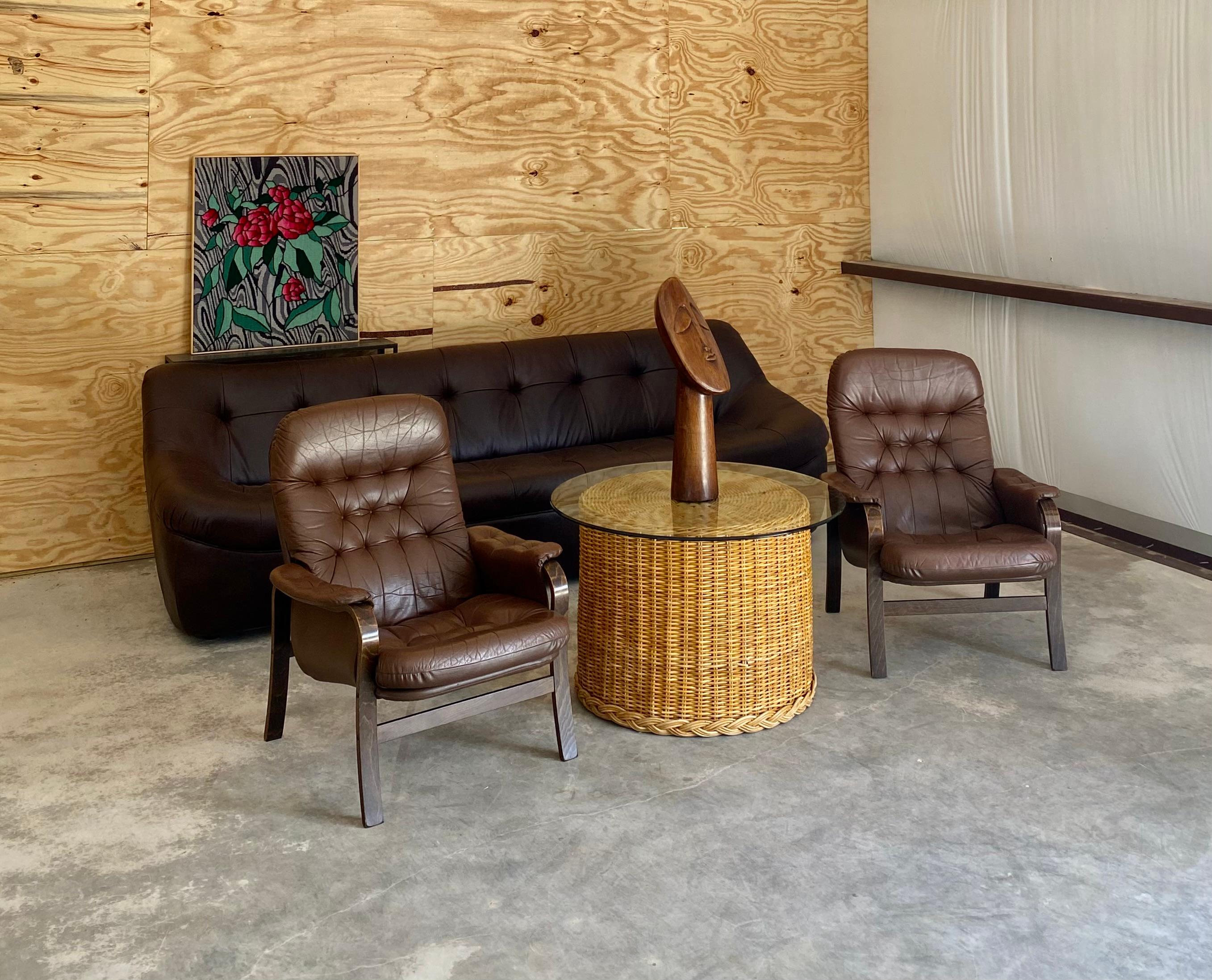 Mesa auxiliar grande cilíndrica de ratán trenzado costero o Petite Cocktail Tables en Bueno estado para la venta en Round Top, TX