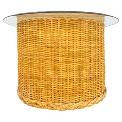 Mesa auxiliar grande cilíndrica de ratán trenzado costero o Petite Cocktail Tables