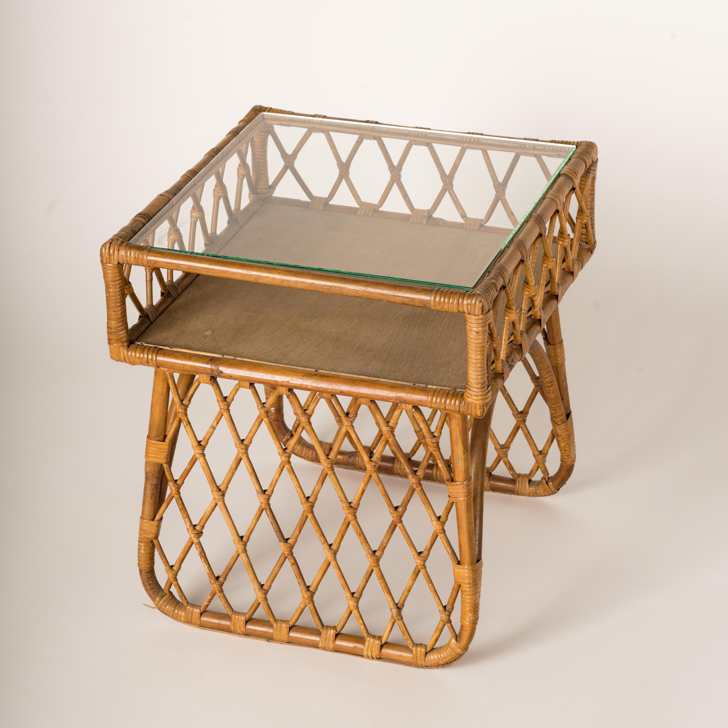 Elegantly braided natural color rattan side table or bedside table with a glass top. Attributed to Louis Sognot, a French designer from the 1950's who designed several rattan pieces of furniture and lighting.
This table will ship from France and ca