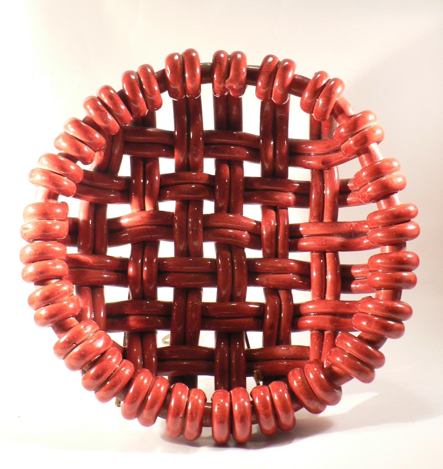 Beautiful fruit bowl or centerpiece in braided enameled ceramic in the style of Jérôme Massier dating from the 1950s, produced in Vallauris, France.

This bowl is covered with a very deep red glaze! Its dimensions are ideal and practical. It