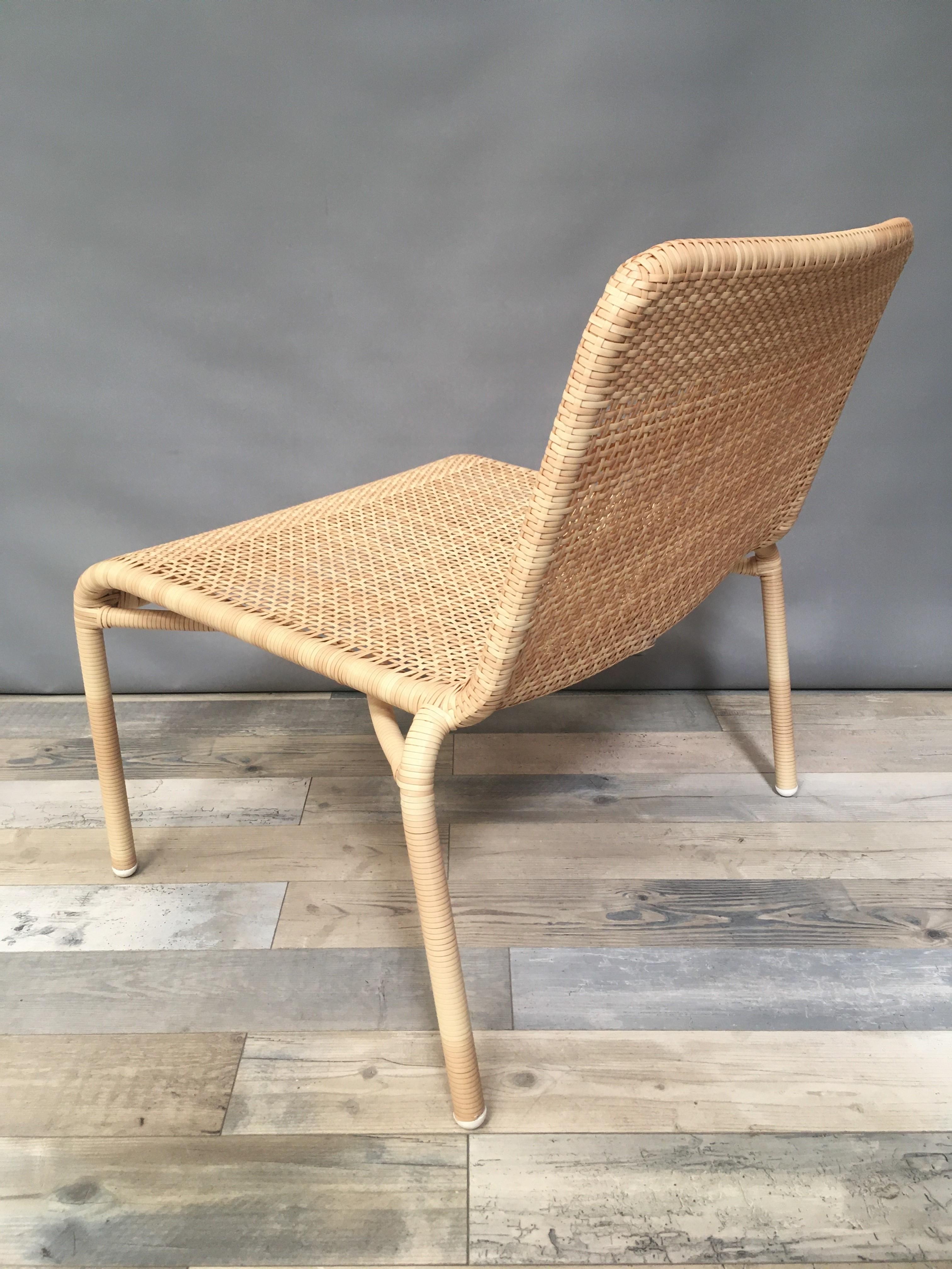 Mid-Century Modern Braided Resin Rattan Effect Outdoor Lounge Chair For Sale