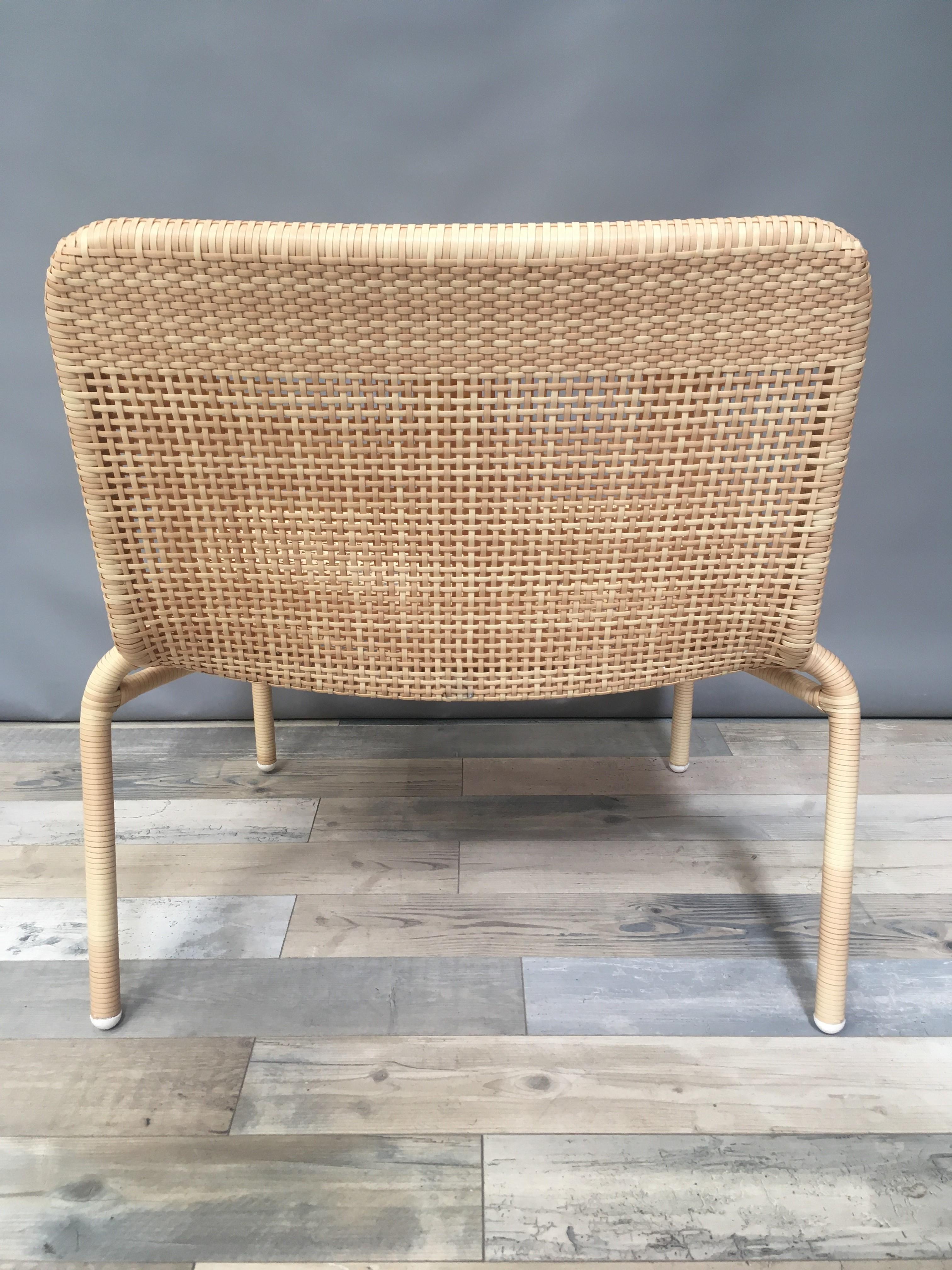 Mid-Century Modern Braided Resin Rattan Effect Outdoor Lounge Chair For Sale