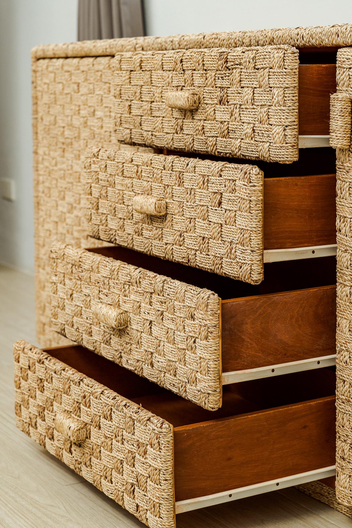 Braided seagrass sideboard For Sale 4