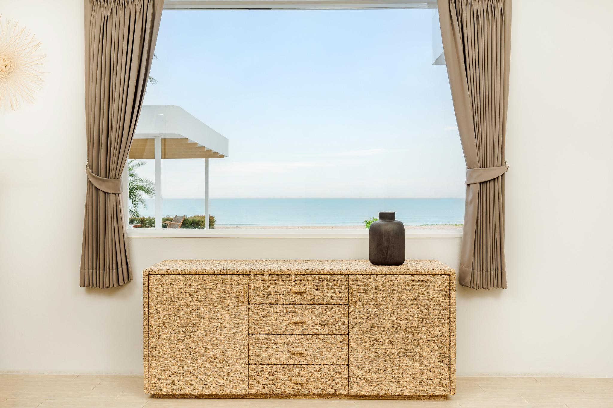 Braided seagrass sideboard For Sale 7