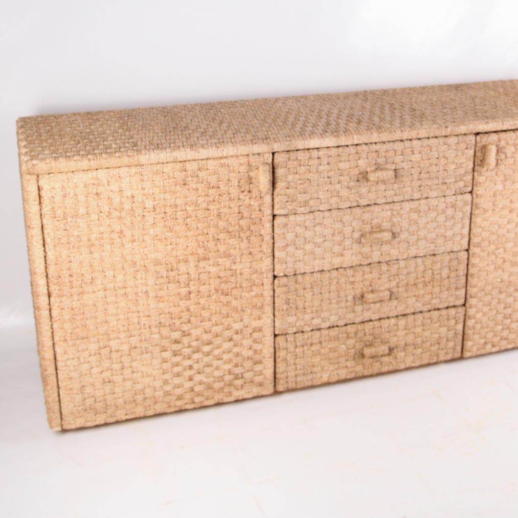 Exceptional braided seagrass sideboard/credenza with 2 storages and 4 drawers. Unique design typical of the sixties.
High quality work, entirely hand made.
Excellent condition.
