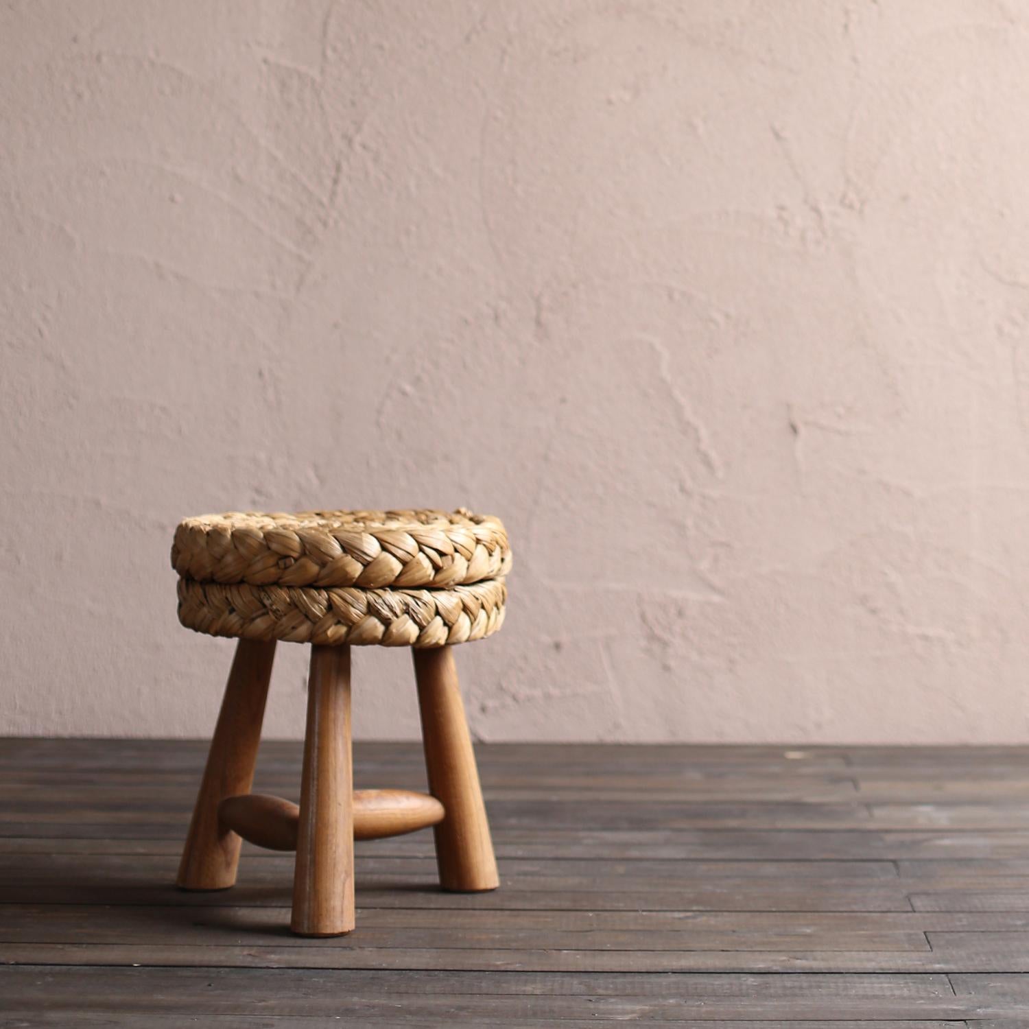 Braided stool by Adrien Audoux & Frida Minet

[Audoux-Minet]
Audoux-Minet is a design unit by Adrien Audoux and Frida Minet. Union des Artistes Modernes (UAM), founded by modern designers in 1929. Once the chairman, Robert Mallet-Stevens, led by