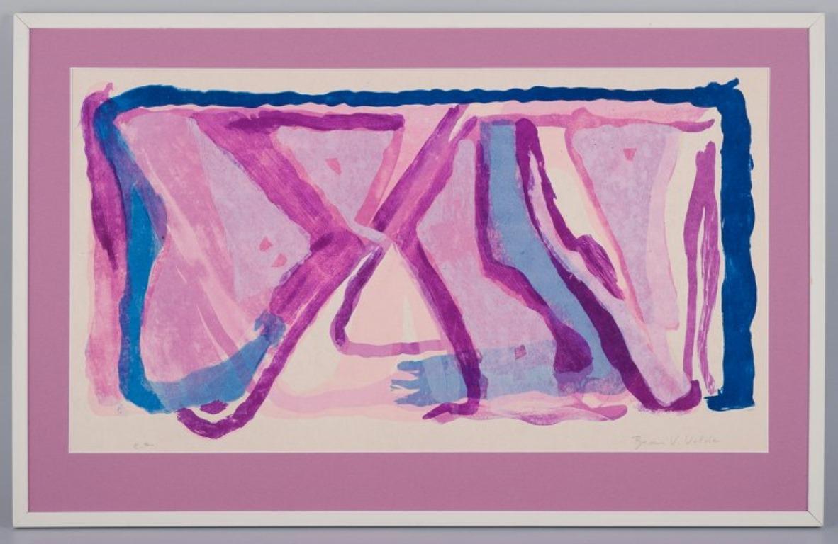 Bram Van Velde (1895-1981), bekannter niederländischer Maler. 
Farblithographie auf Papier.
Abstrakte Zusammensetzung. EA (Artist Edition).
Farbpalette in violetten und blauen Tönen.
Aus den 1970er Jahren.
Handsigniert mit Bleistift.
In perfektem