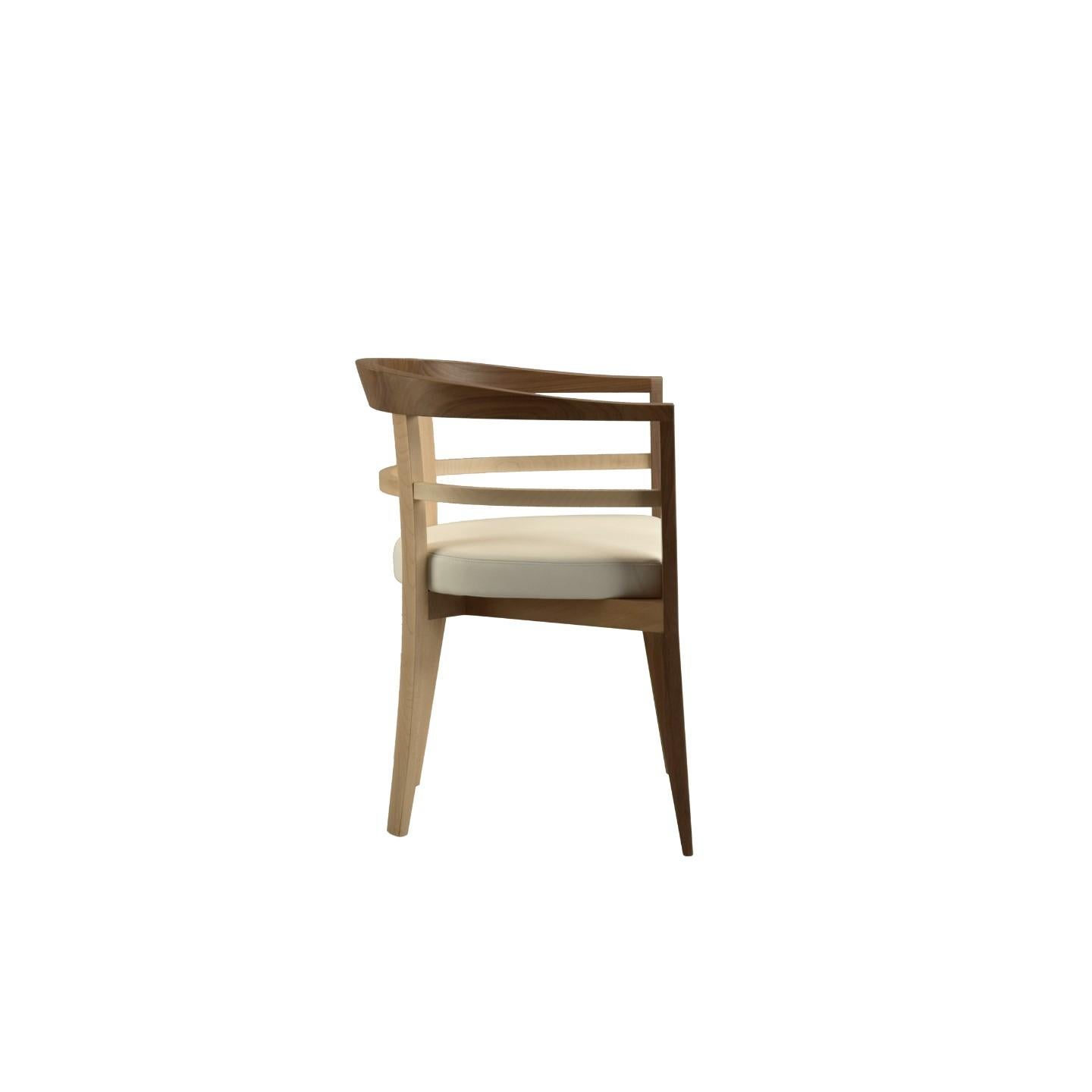 Bramante, fauteuil contemporain rembourré en bois massif d'érable et de noyer. Coussin rembourré recouvert de cuir ou de tissu.
Conçu par Franco Poli.
fabriqué en Italie par Morelato
 