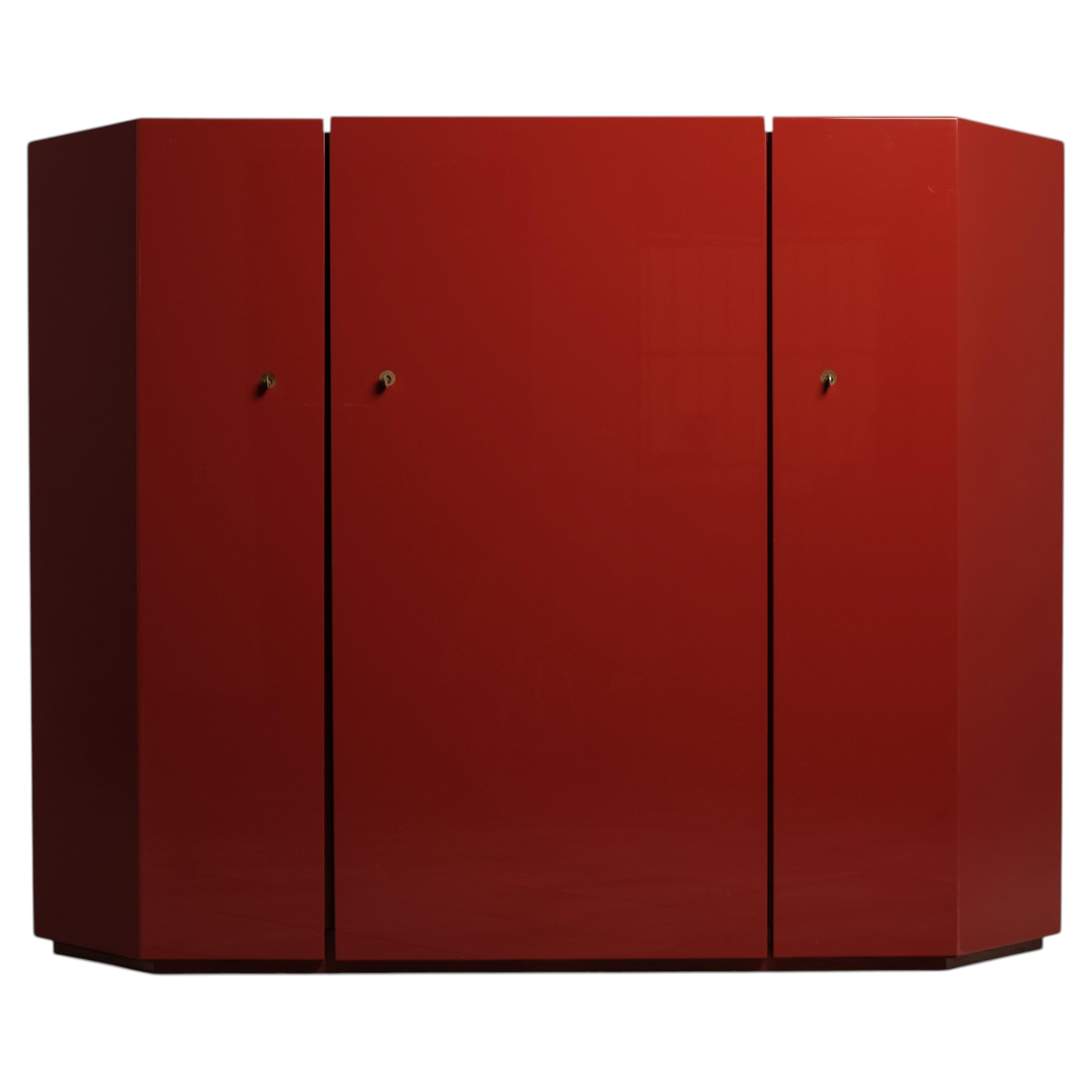 Aparador alto «Bramante» lacado en rojo, diseñado por Kazuhide Takahama para Studio Simon, 1973 en venta