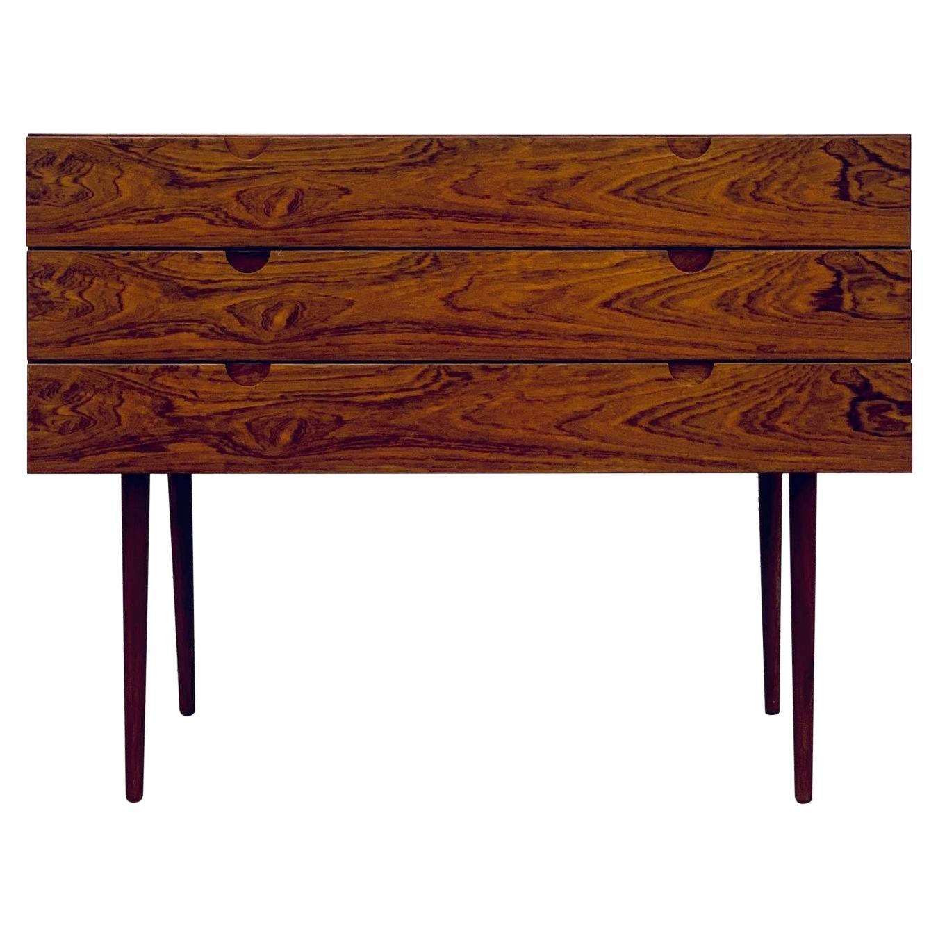 Credenza/sideboard featuring iconic handles by Bramin, three drawers, tall sleeks tapered legs

(This only ships to EU).