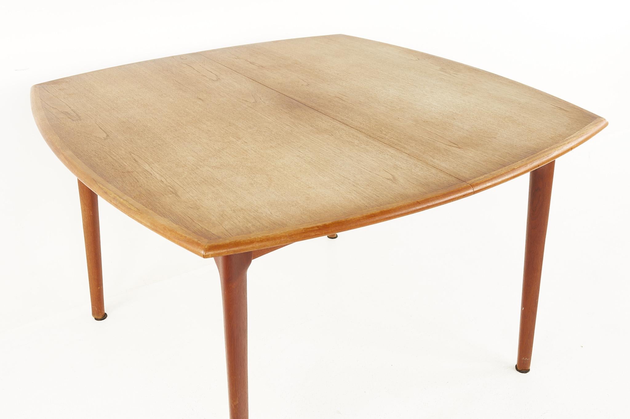 Bramin Mid Century Danish Teak Hidden Leaf Dining Table In Good Condition In Countryside, IL